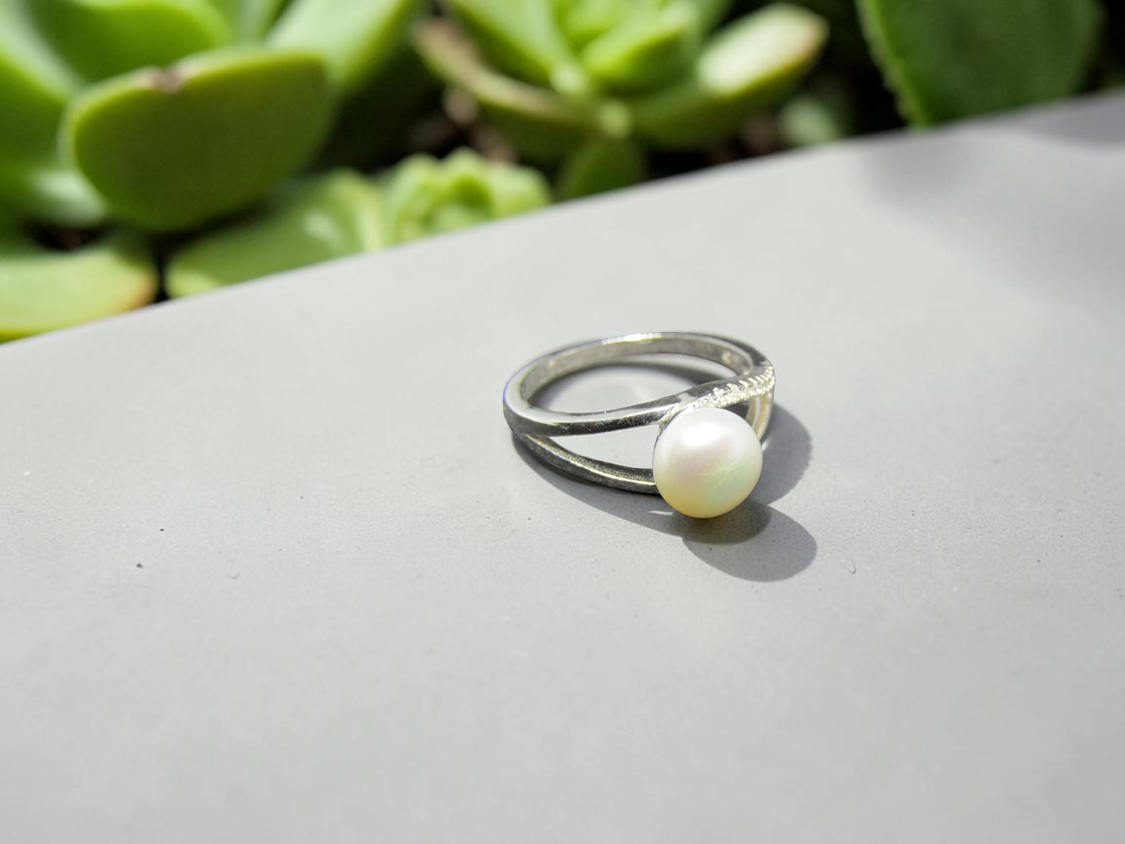Anillo de Plata con Perla Natural y Circonitas