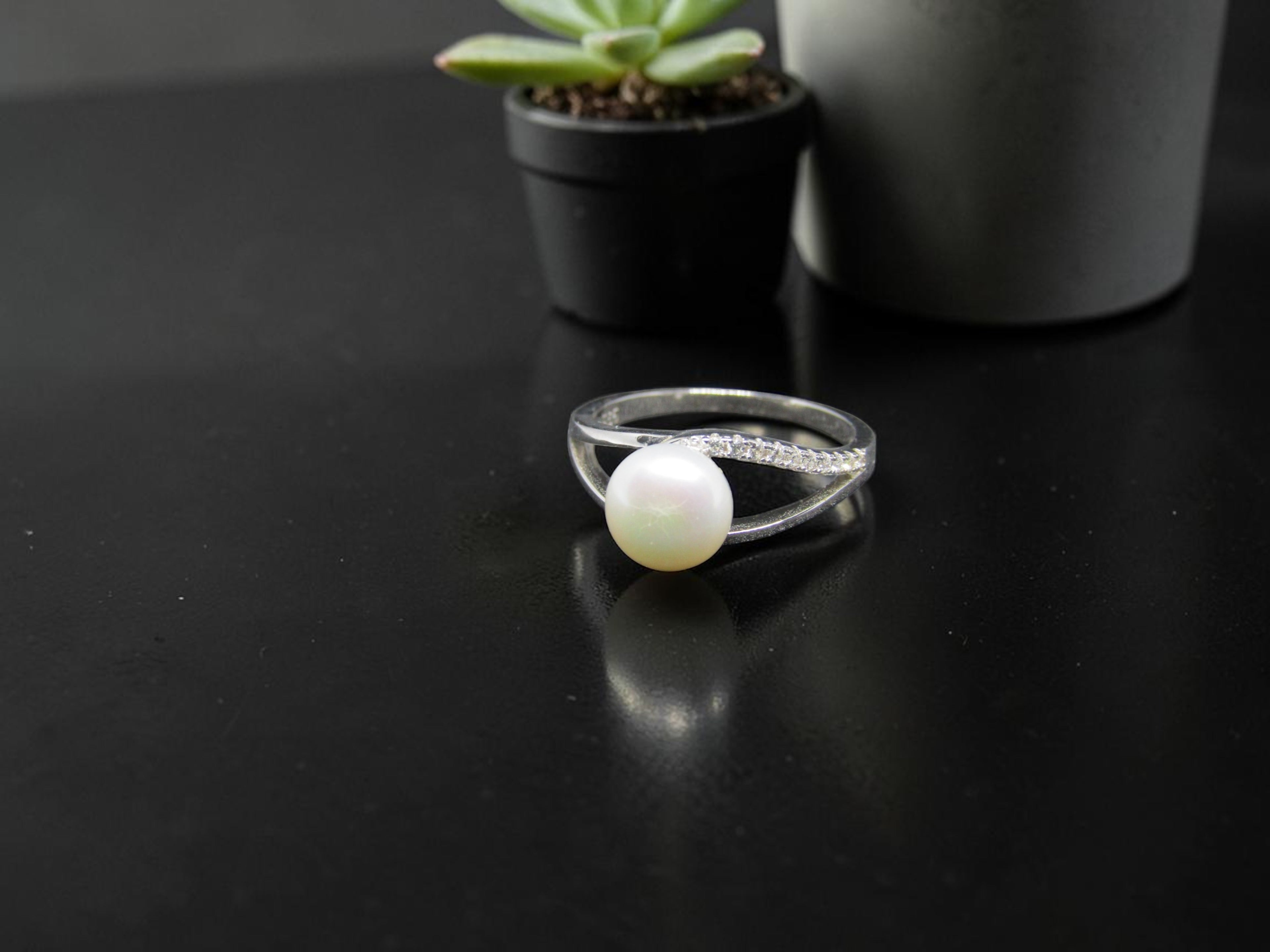 Anillo de Plata con Perla Natural y Circonitas