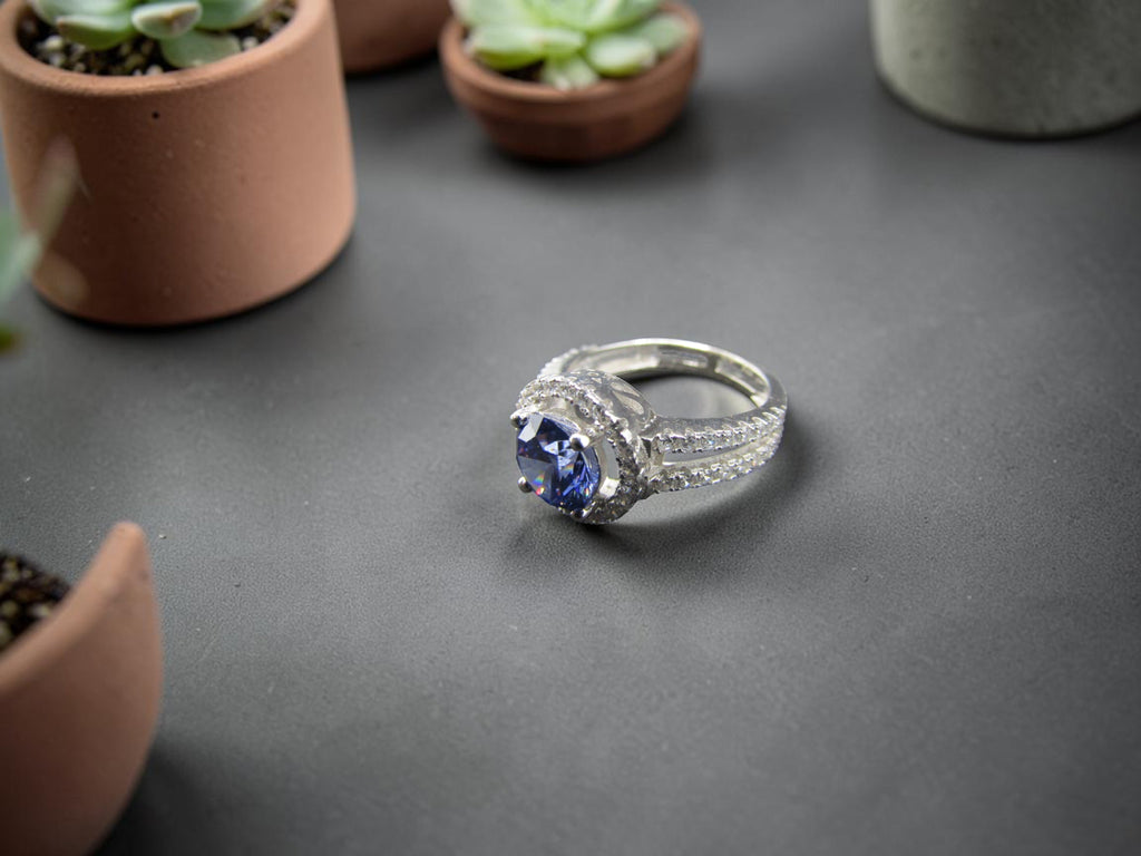 Anillo de Plata con Tanzanita Azul Violáceo