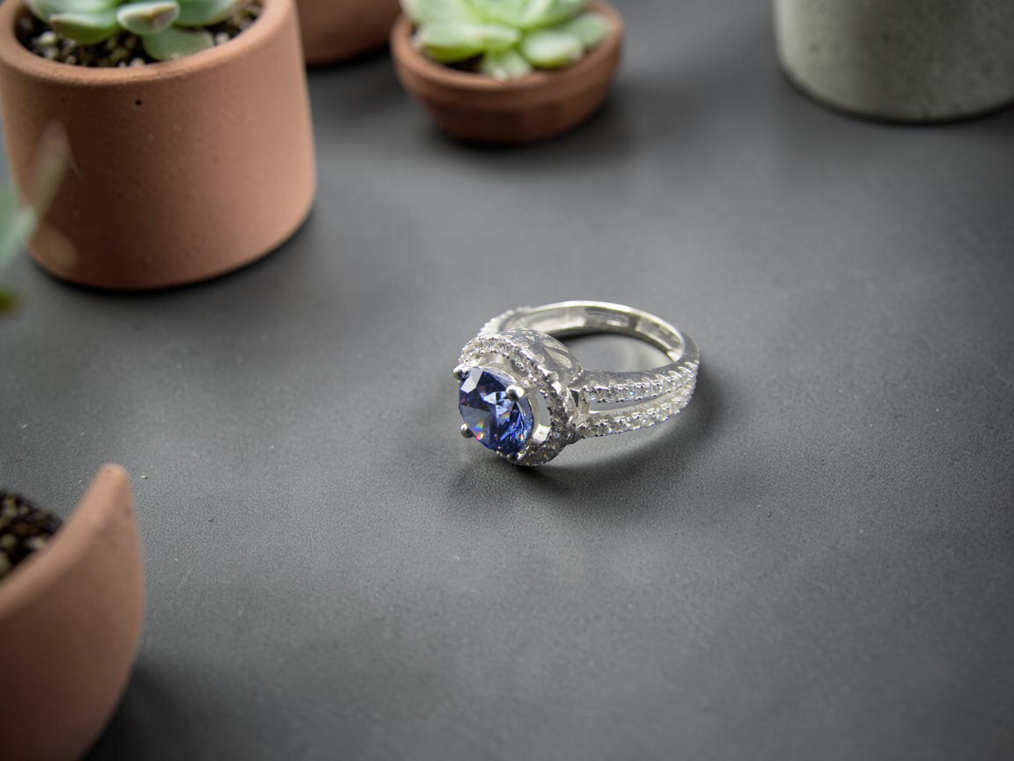 Anillo de Plata con Tanzanita Azul Violáceo