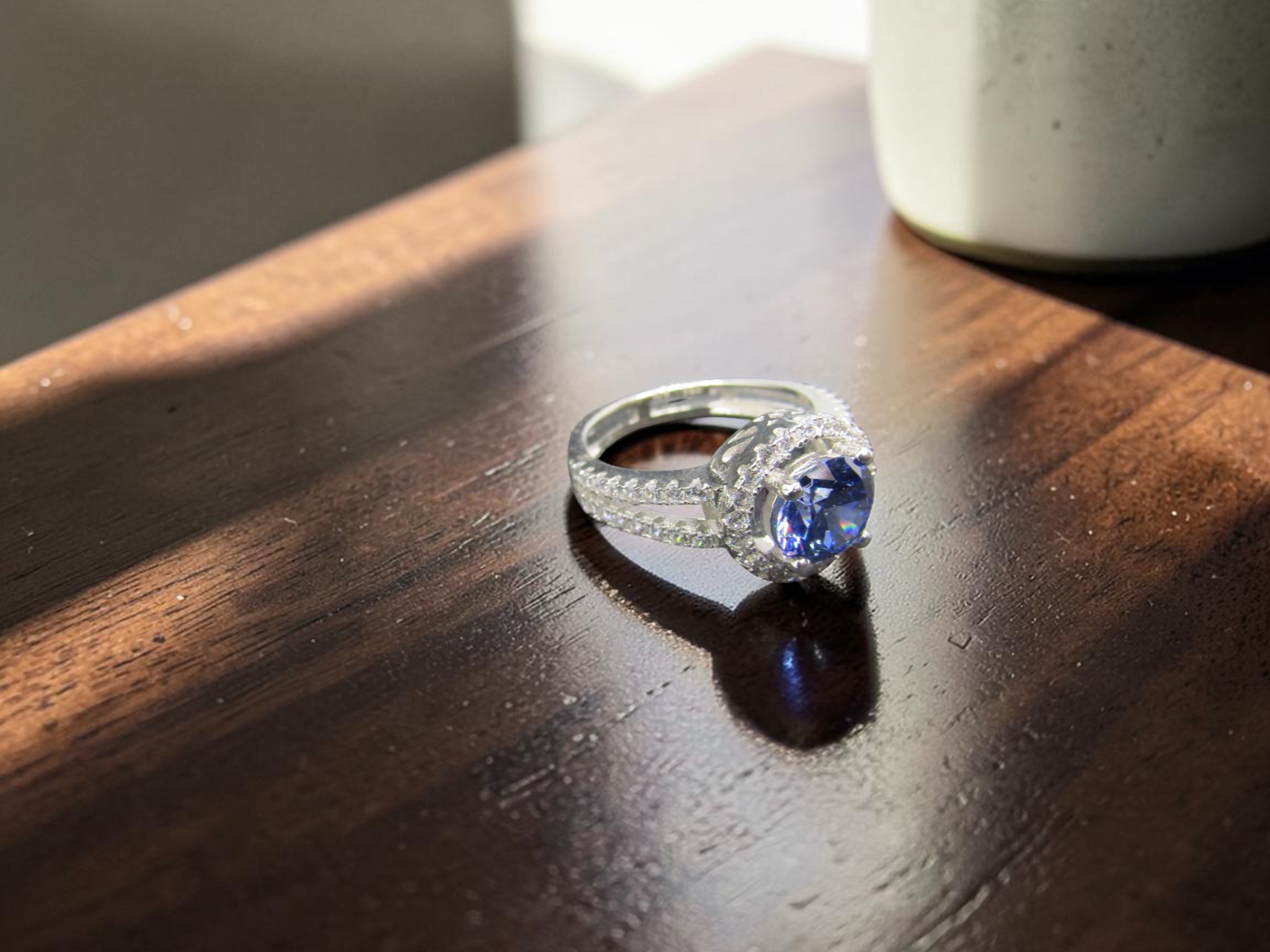 Anillo de Plata con Tanzanita Azul Violáceo