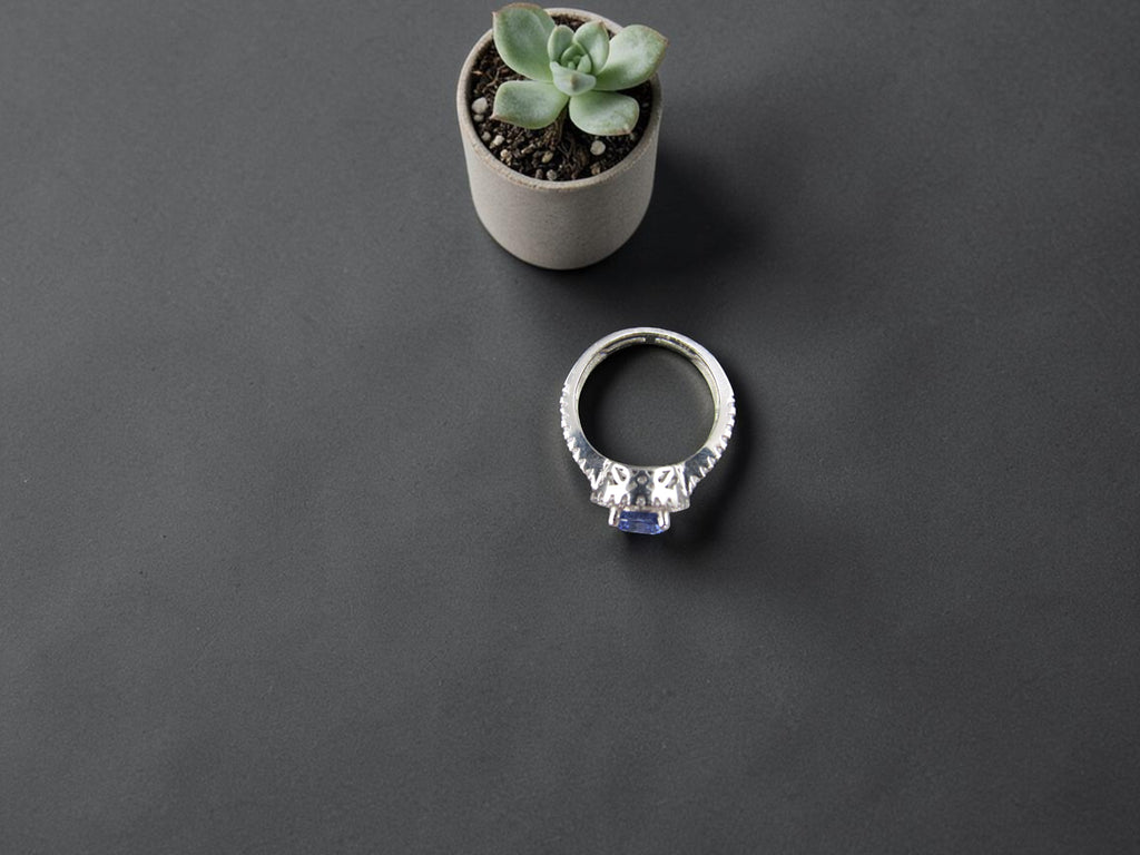 Anillo de Plata con Tanzanita Azul Violáceo