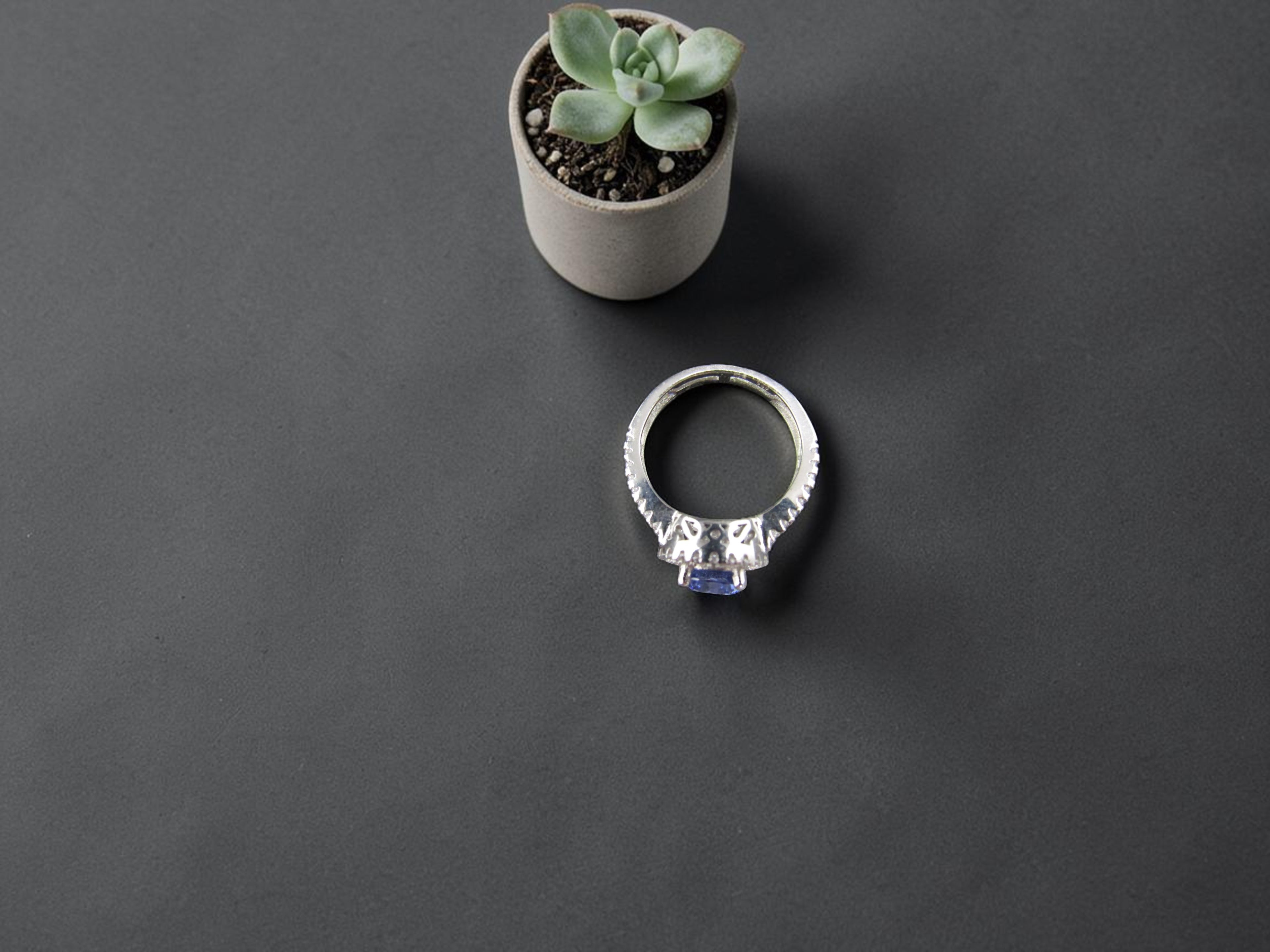 Anillo de Plata con Tanzanita Azul Violáceo