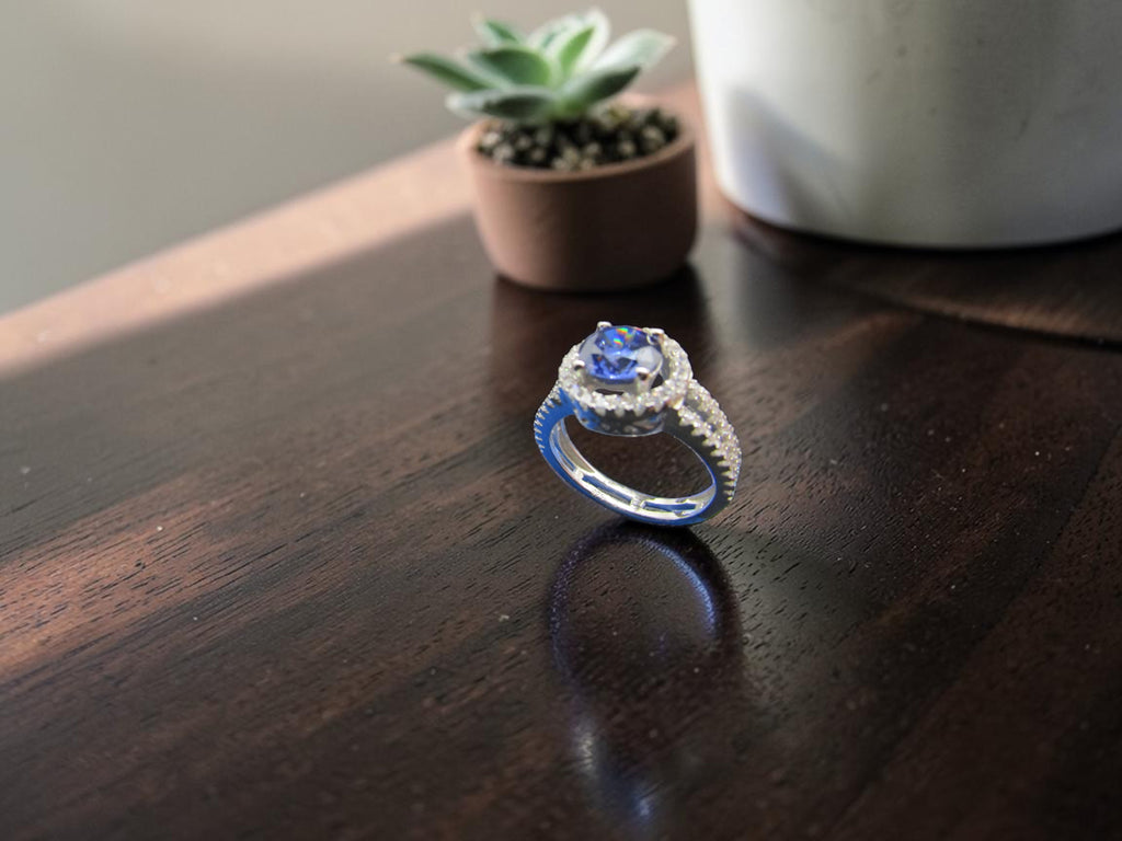 Anillo de Plata con Tanzanita Azul Violáceo