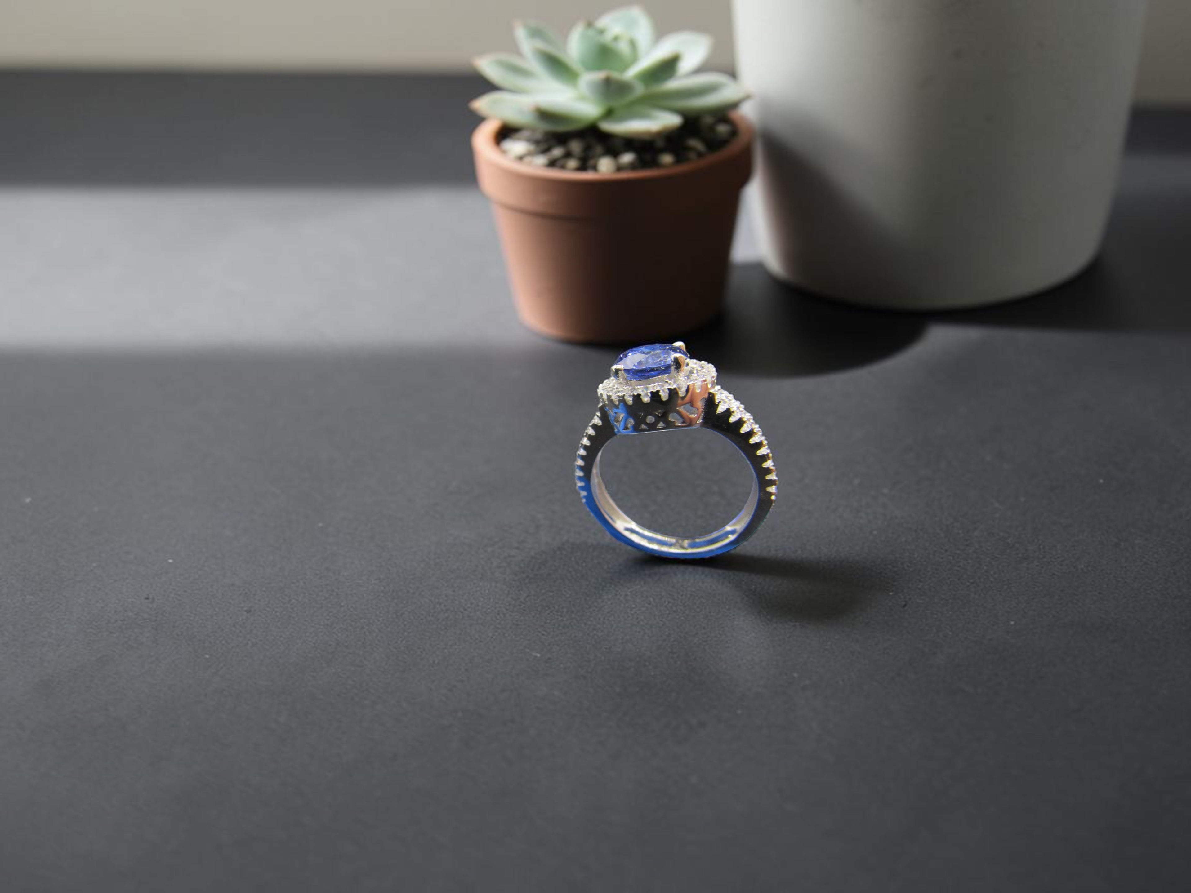 Anillo de Plata con Tanzanita Azul Violáceo
