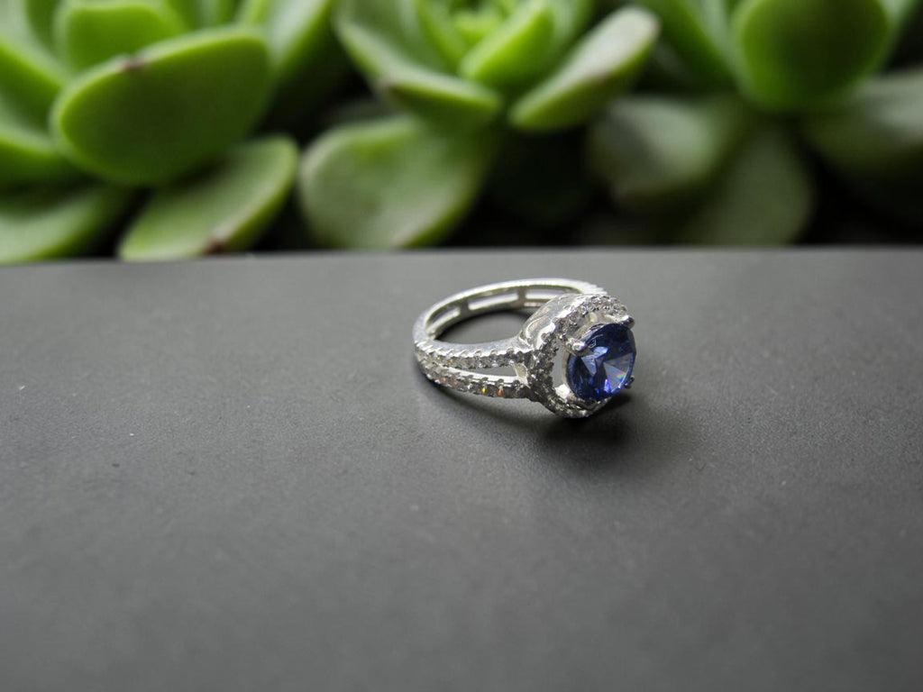 Anillo de Plata con Tanzanita Azul Violáceo
