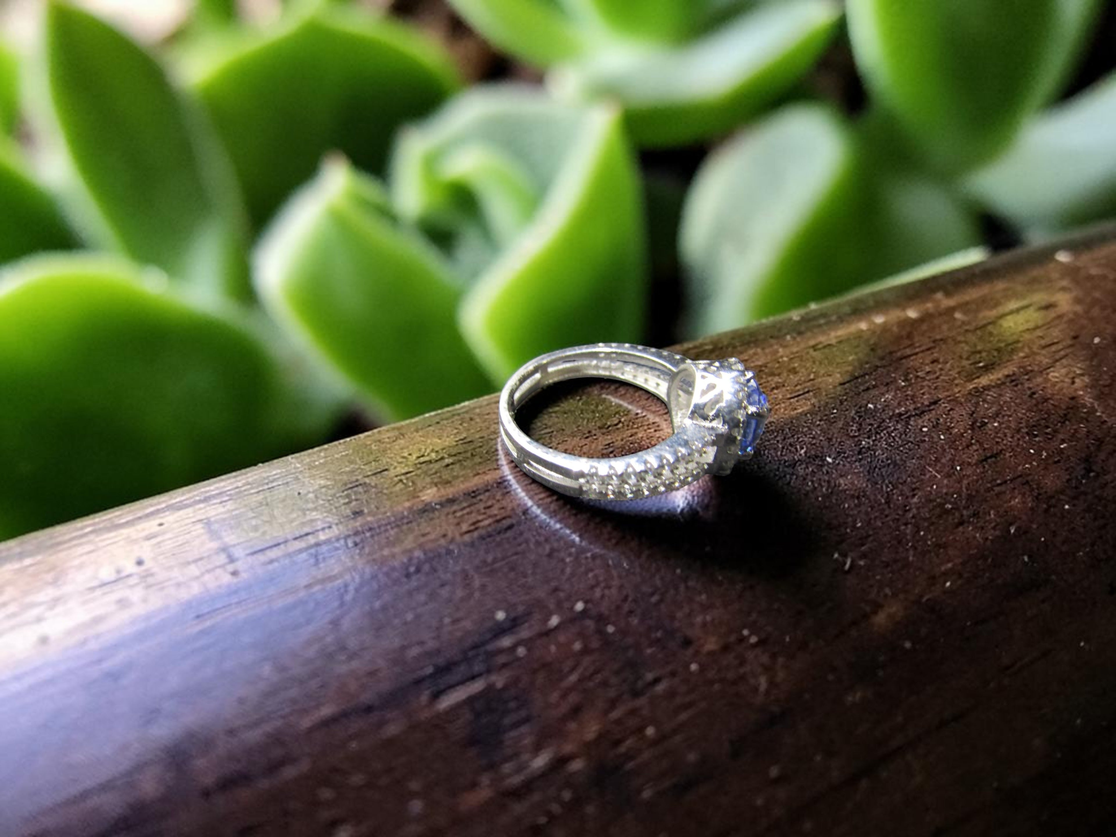 Anillo de Plata con Tanzanita Azul Violáceo