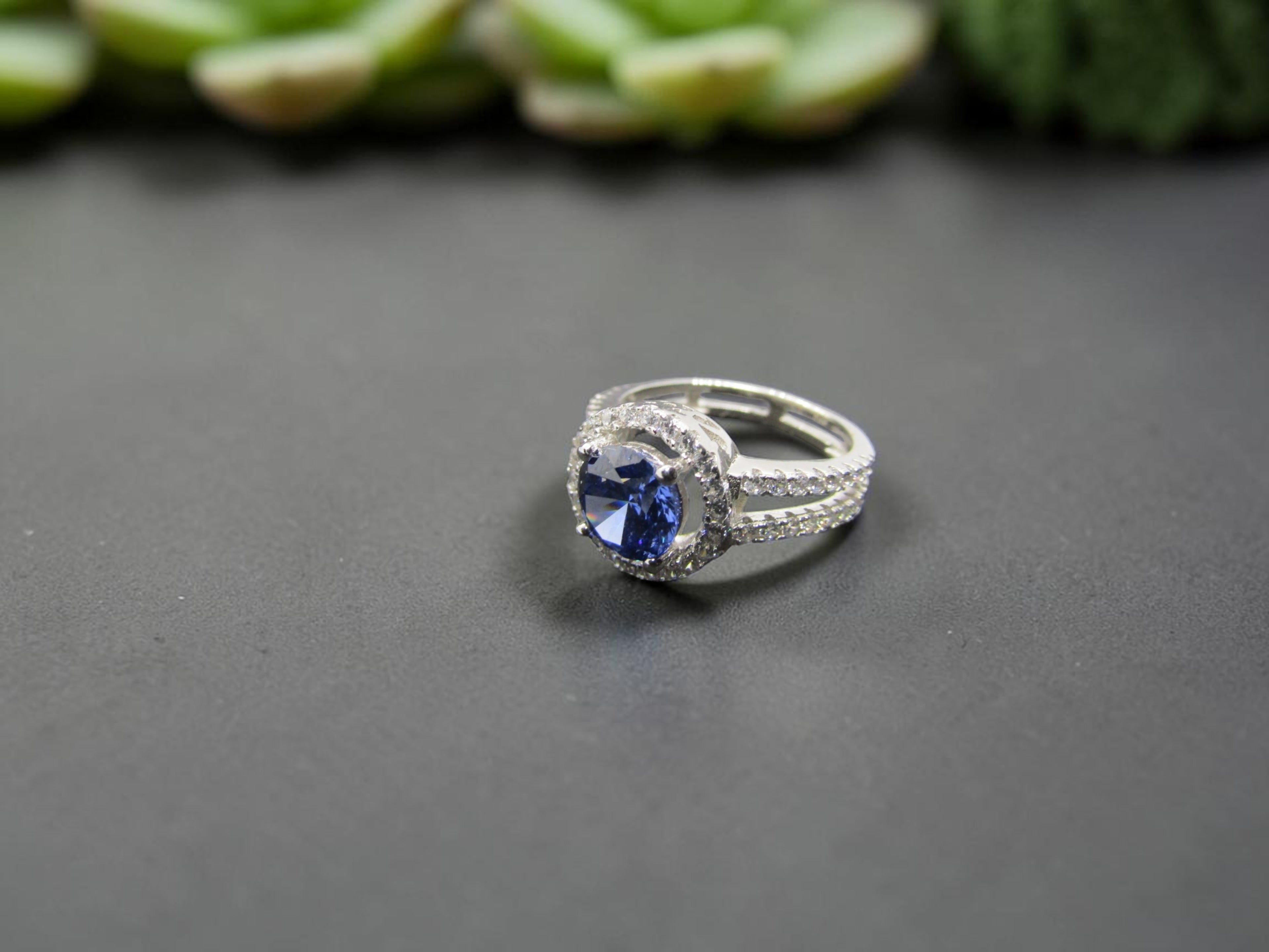 Anillo de Plata con Tanzanita Azul Violáceo