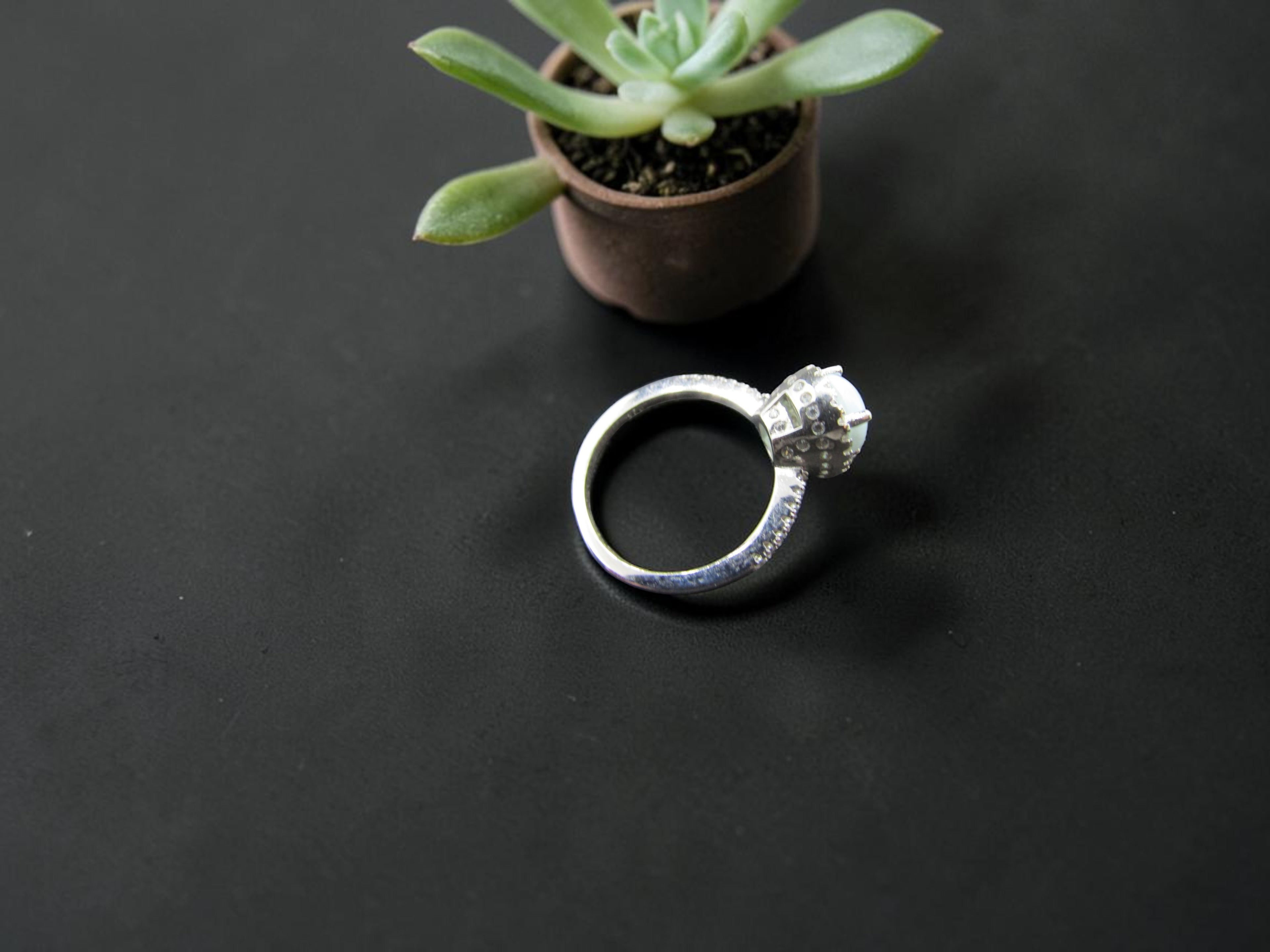 Anillo de Larimar Ovalado en Plata y Circonitas
