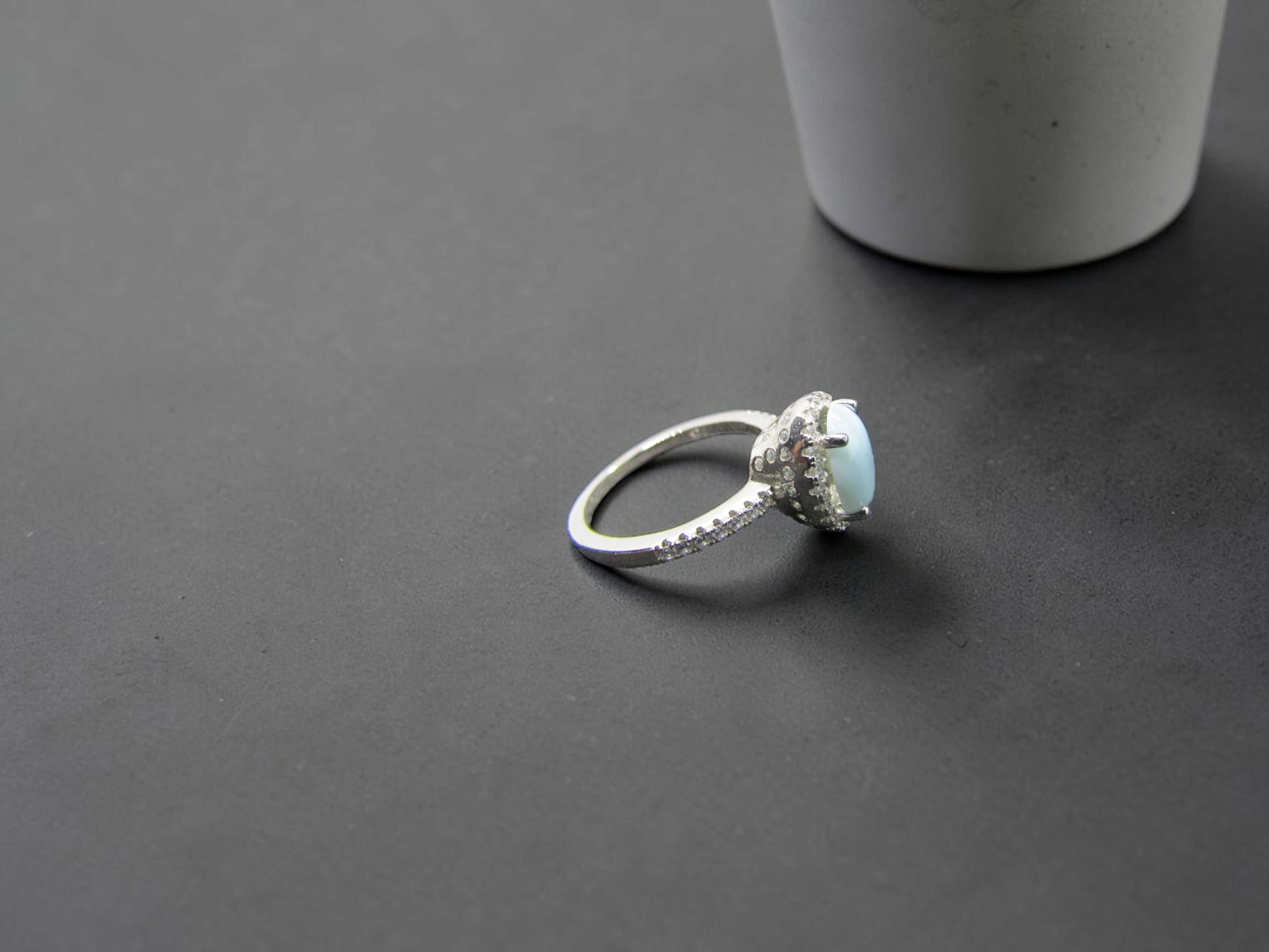 Anillo de Larimar Ovalado en Plata y Circonitas