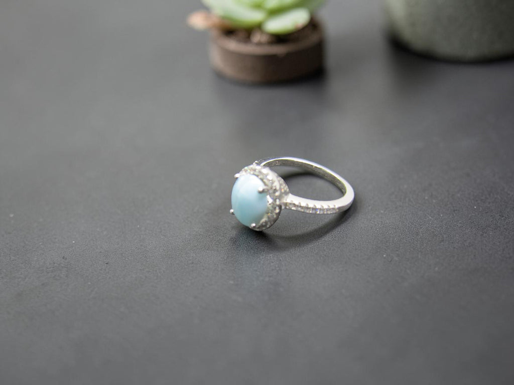 Anillo de Larimar Ovalado en Plata y Circonitas