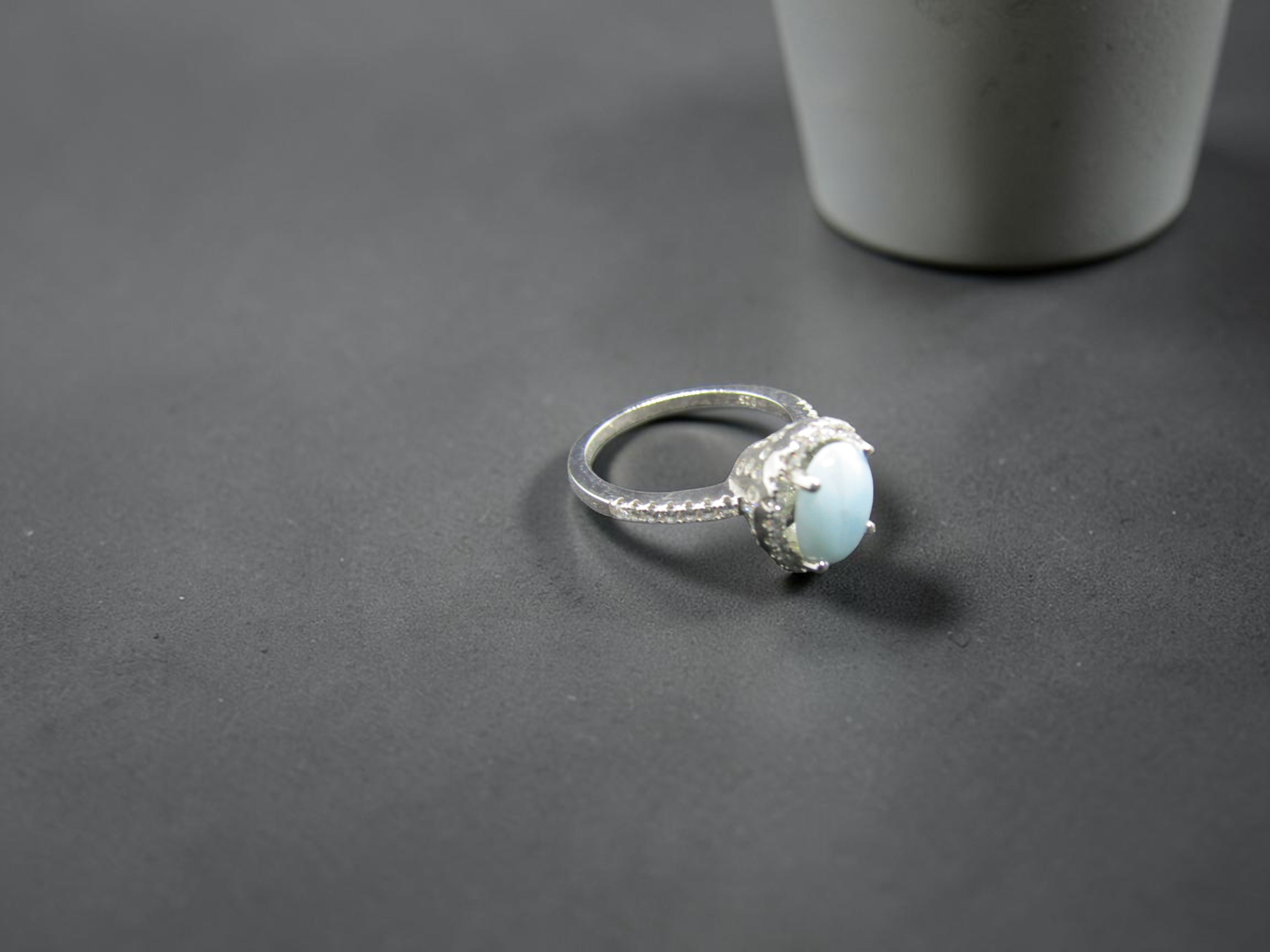 Anillo de Larimar Ovalado en Plata y Circonitas
