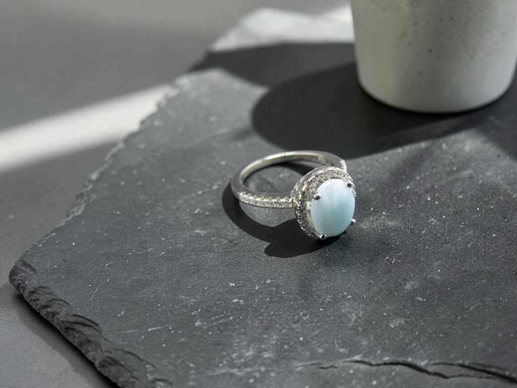 Anillo de Larimar Ovalado en Plata y Circonitas