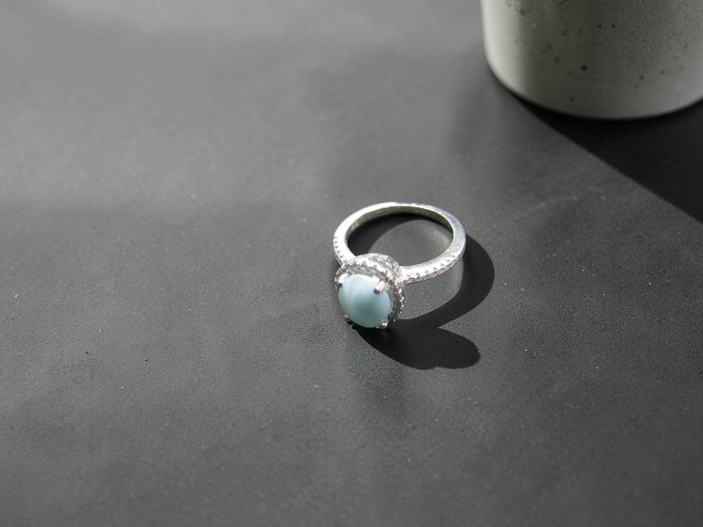 Anillo de Larimar Ovalado en Plata y Circonitas