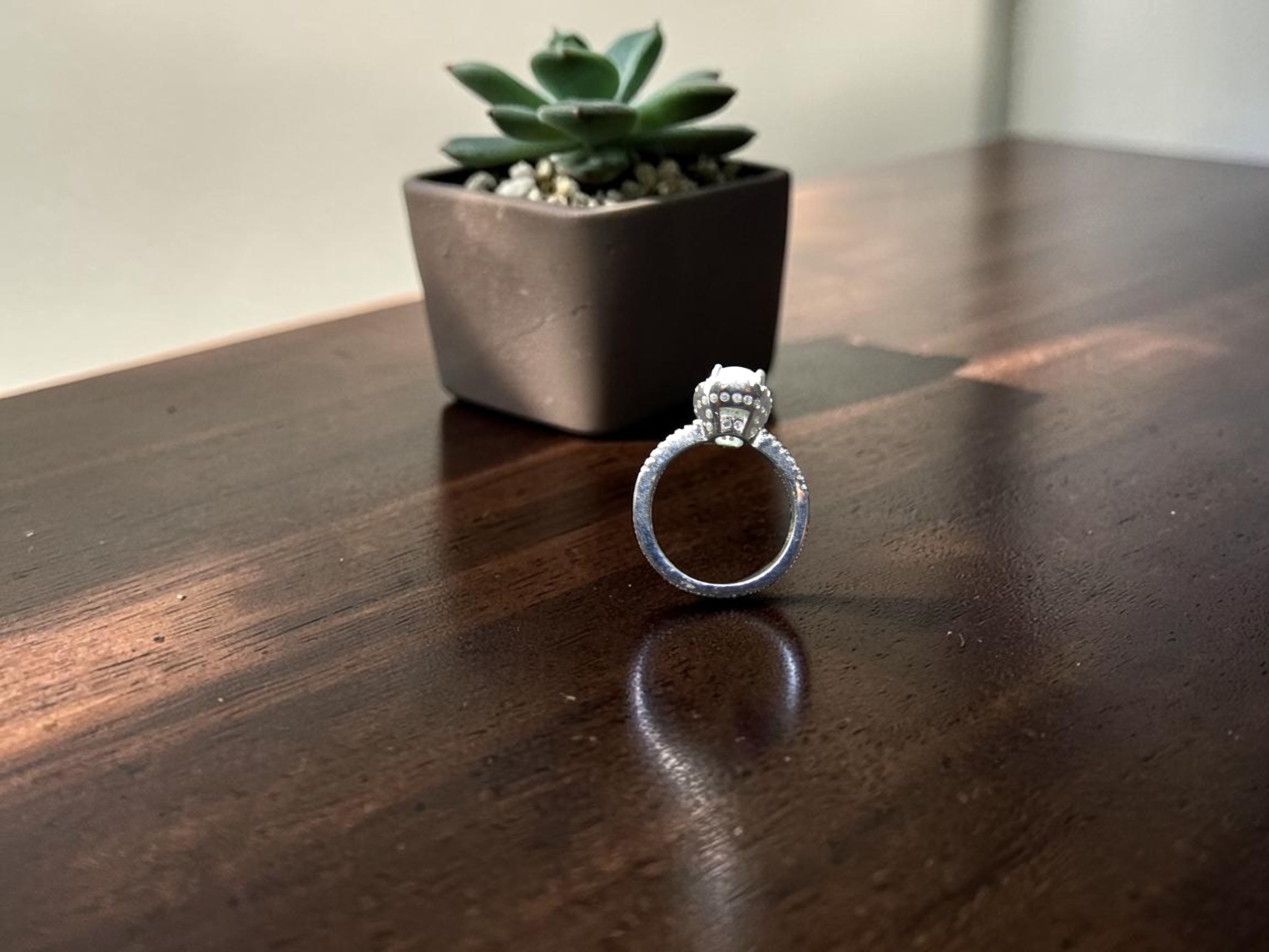 Anillo de Larimar Ovalado en Plata y Circonitas