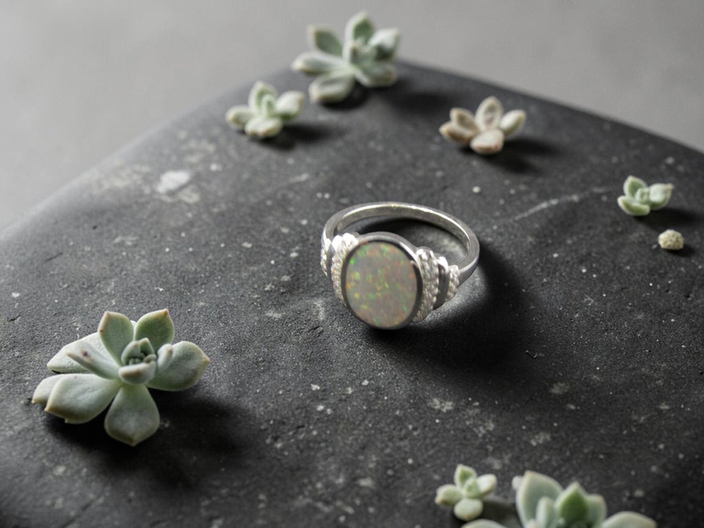 Anillo de Plata con Ópalo blanco