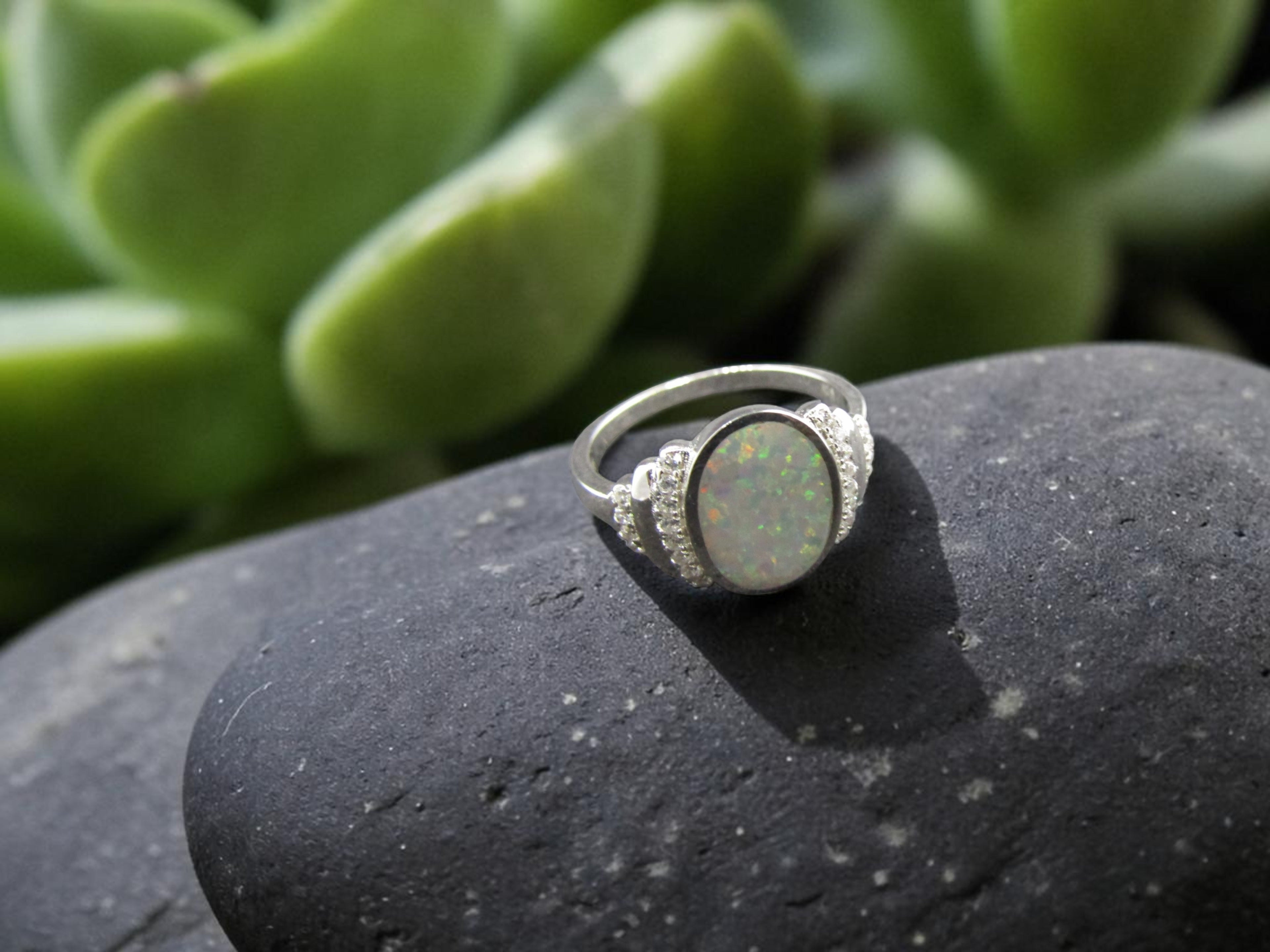 Anillo de Plata con Ópalo blanco