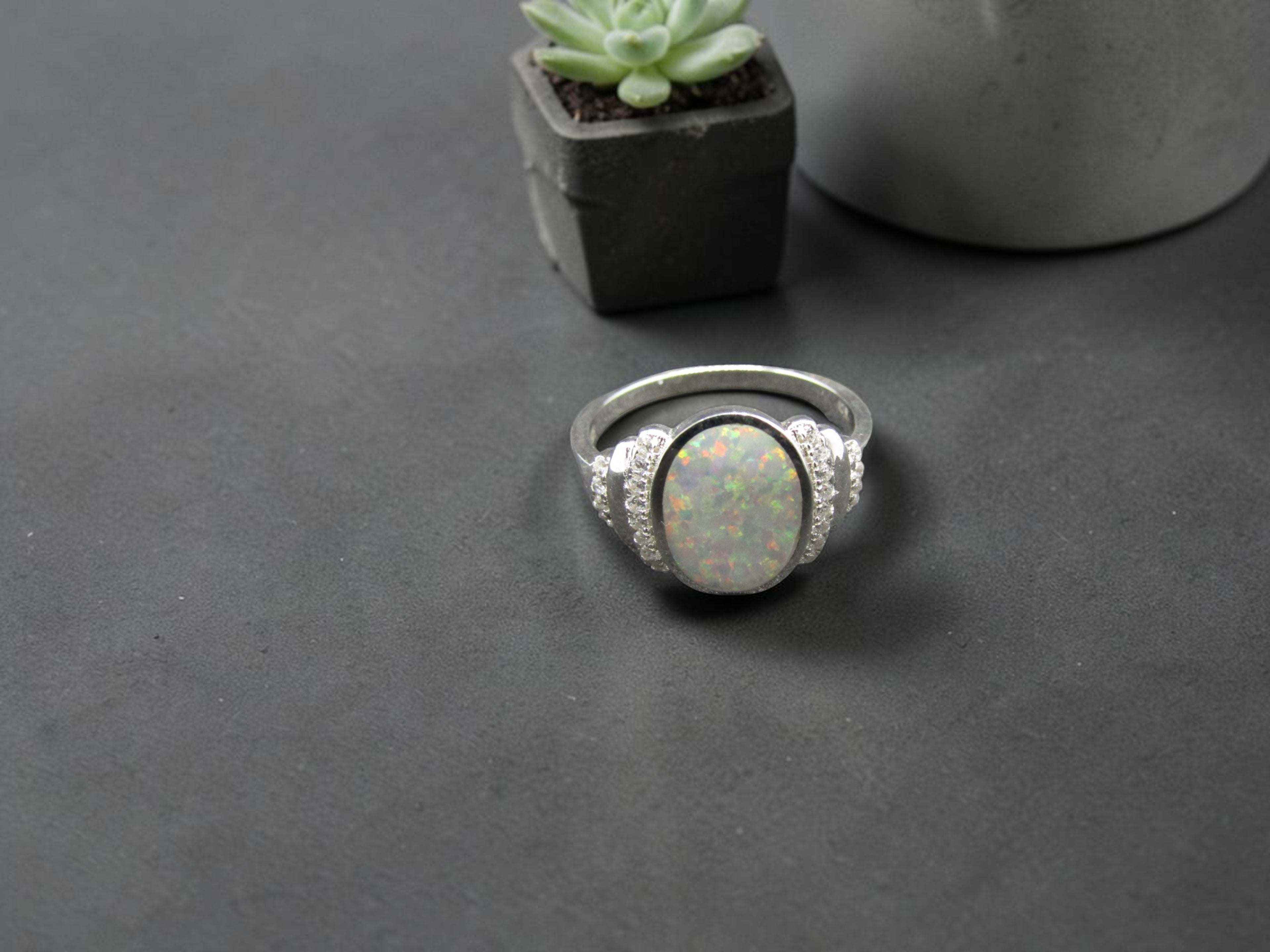 Anillo de Plata con Ópalo blanco