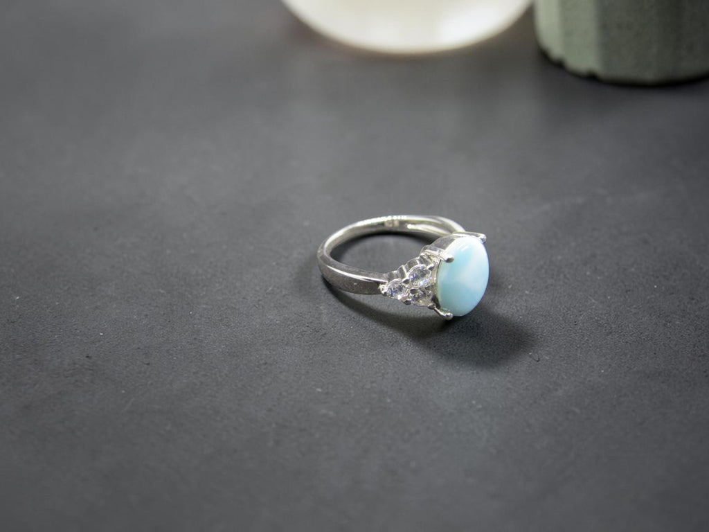 Anillo de Plata con Larimar Ovalado y Circonitas