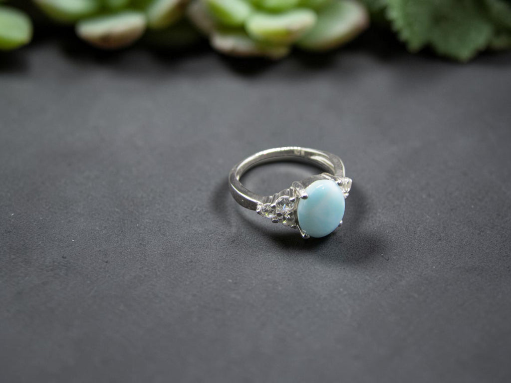 Anillo de Plata con Larimar Ovalado y Circonitas