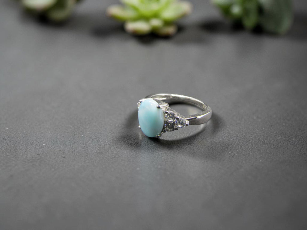 Anillo de Plata con Larimar Ovalado y Circonitas