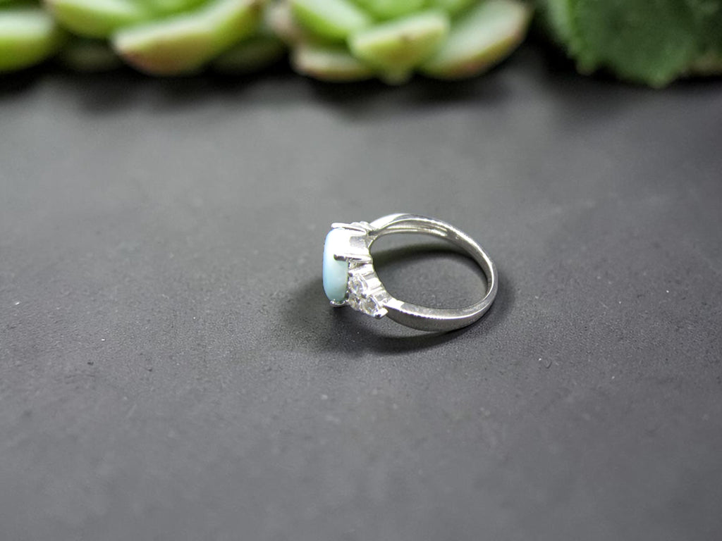 Anillo de Plata con Larimar Ovalado y Circonitas