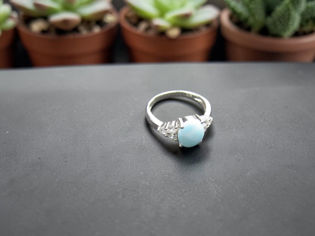 Anillo de Plata con Larimar Ovalado y Circonitas