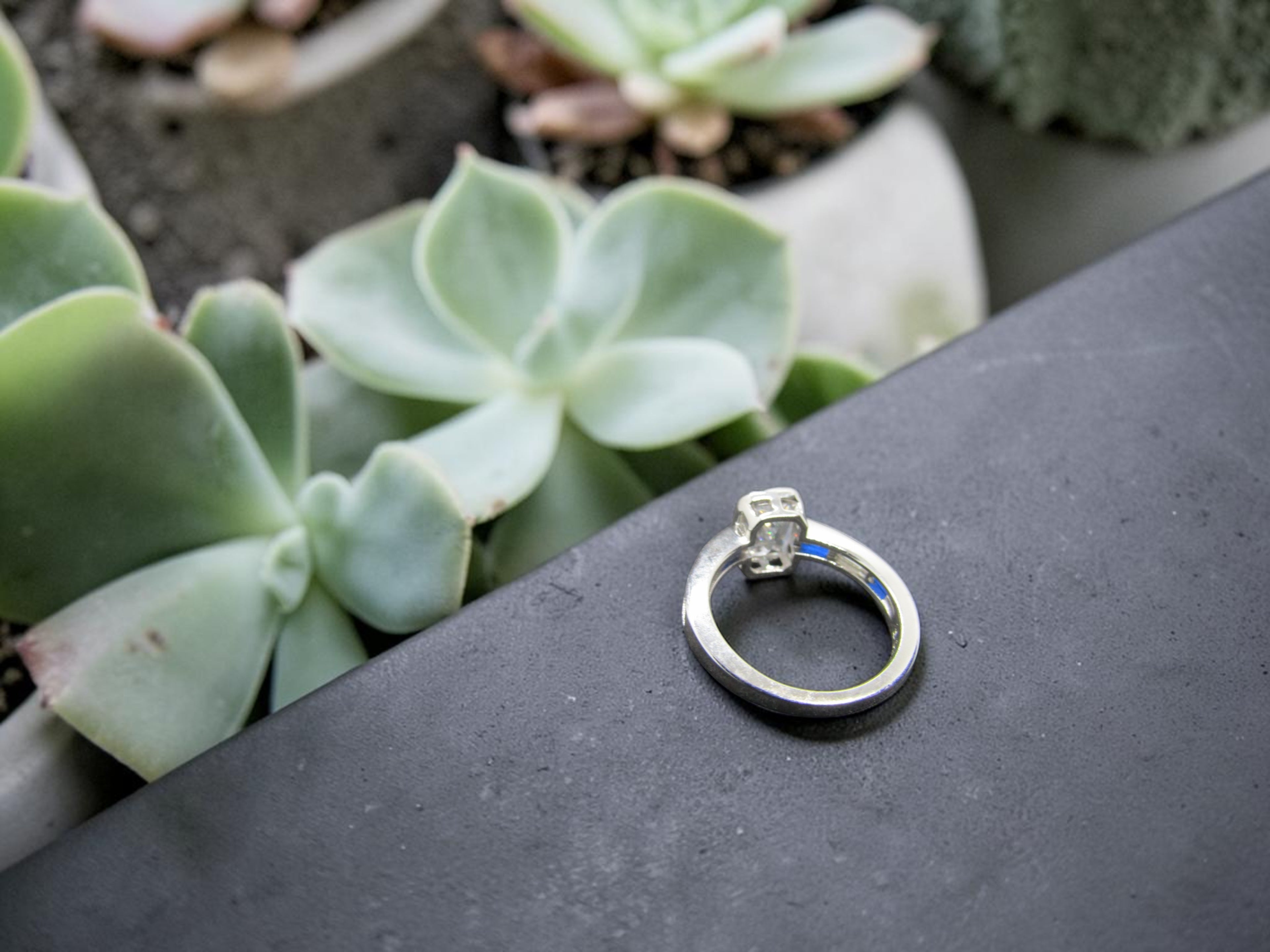 Anillo de Plata Azul Zafiro y circonitas