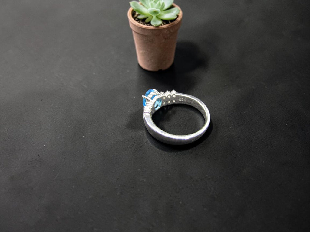 Anillo de Plata de Ley con Aguamarina