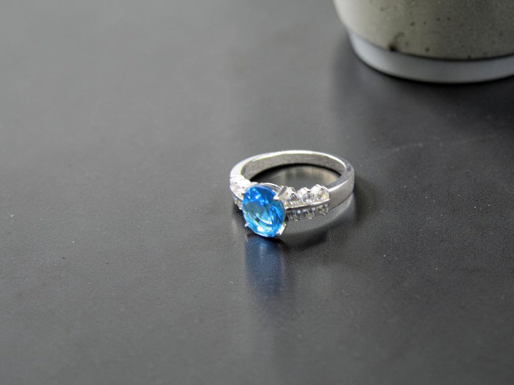 Anillo de Plata de Ley con Aguamarina