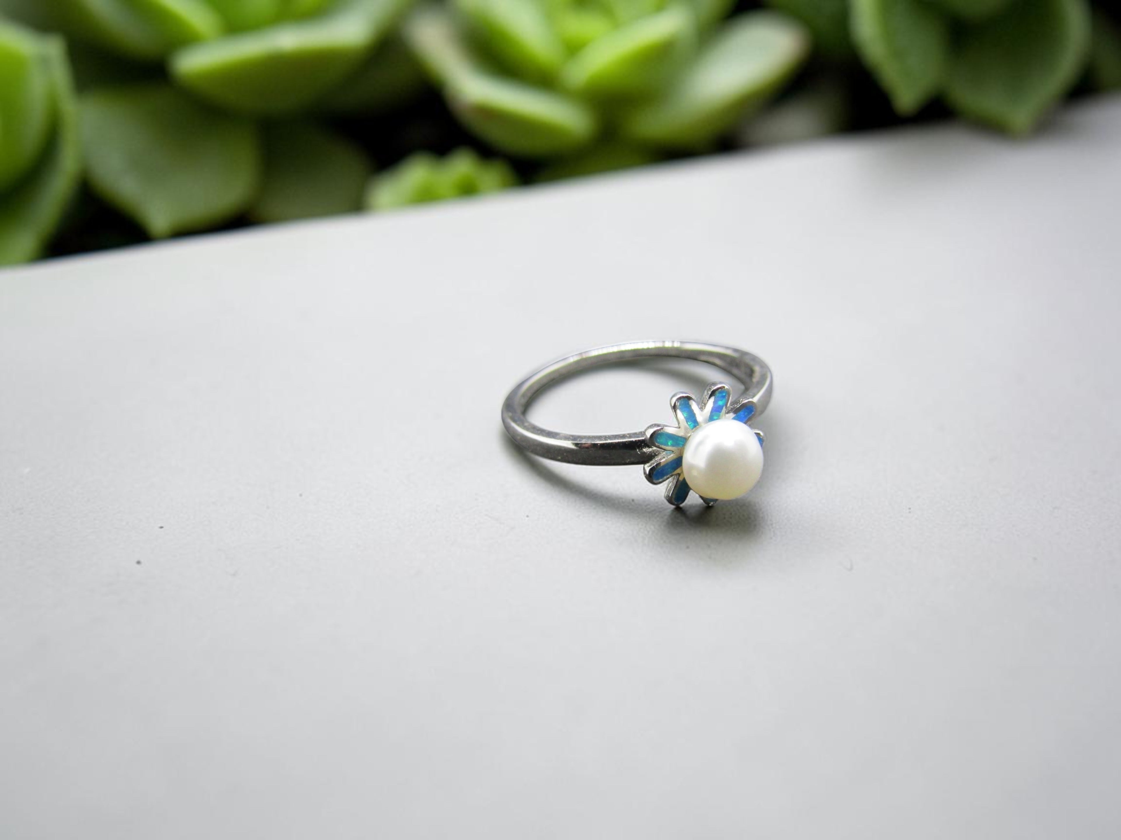 Anillo Flor de Plata con Perla natural y Ópalo Azul