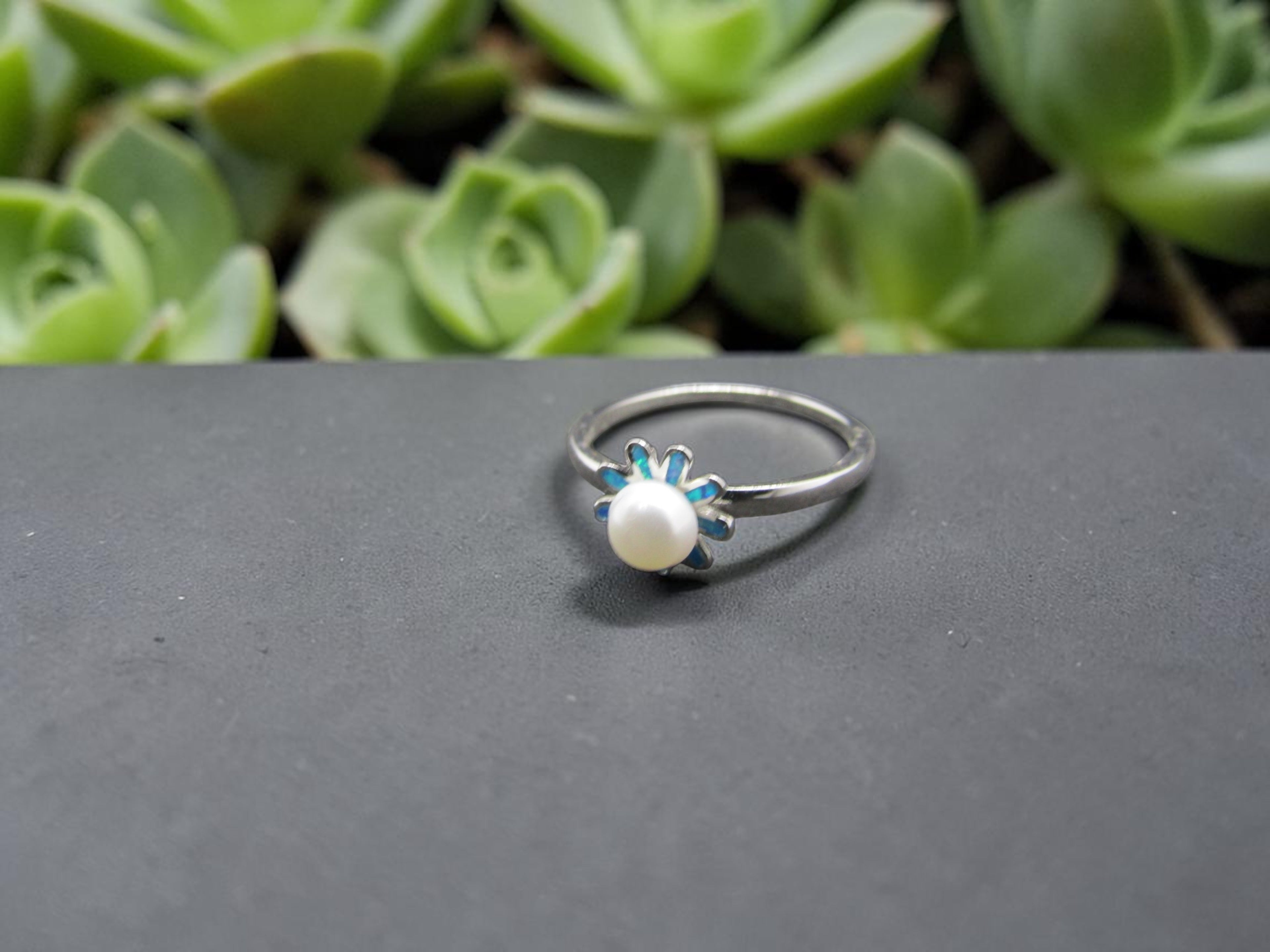 Anillo Flor de Plata con Perla natural y Ópalo Azul