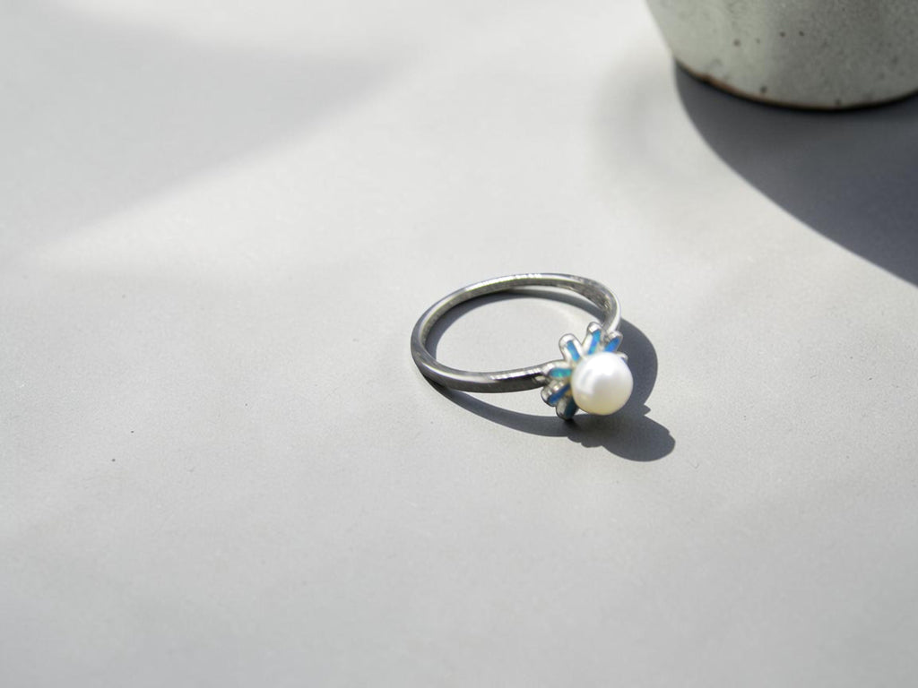 Anillo Flor de Plata con Perla natural y Ópalo Azul