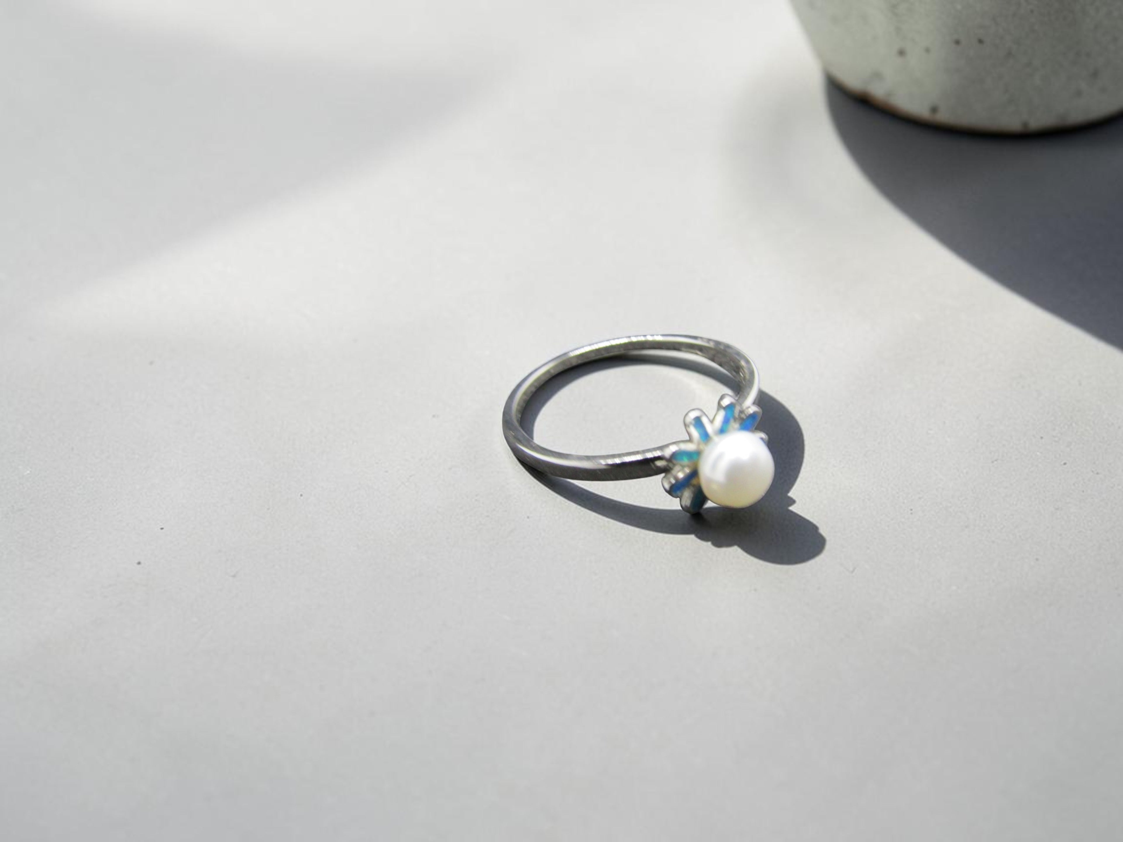 Anillo Flor de Plata con Perla natural y Ópalo Azul