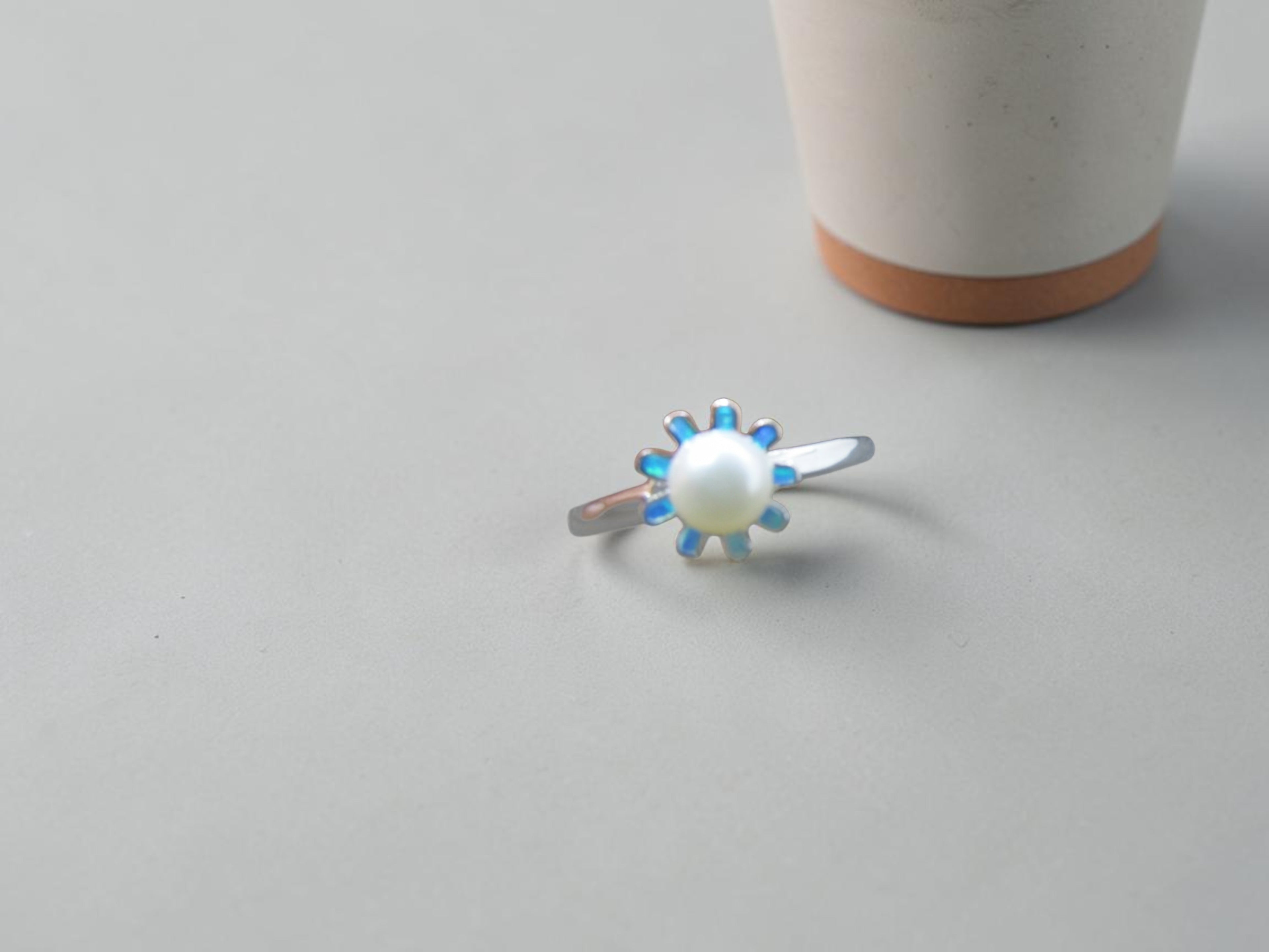 Anillo Flor de Plata con Perla natural y Ópalo Azul