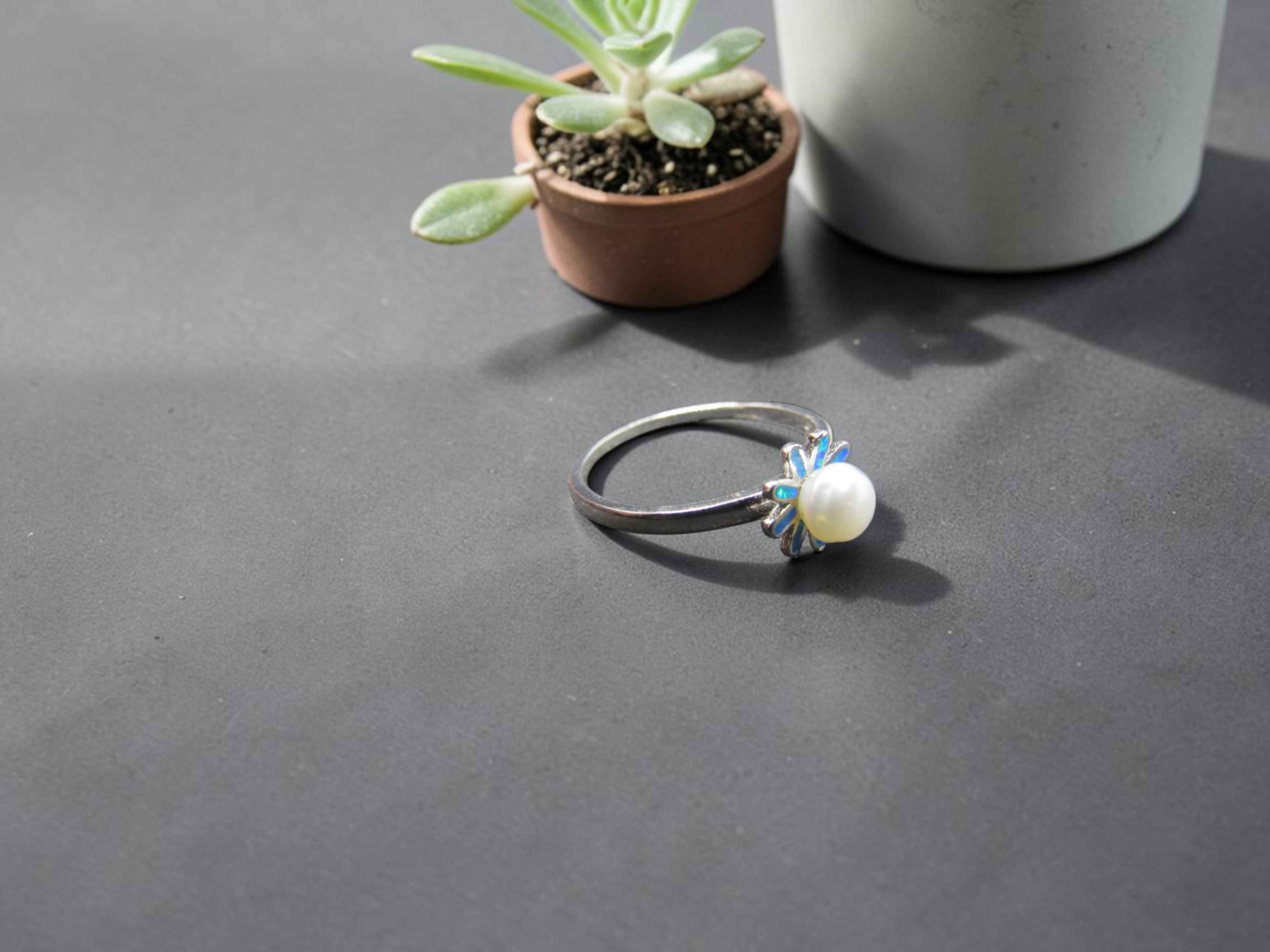 Anillo Flor de Plata con Perla natural y Ópalo Azul