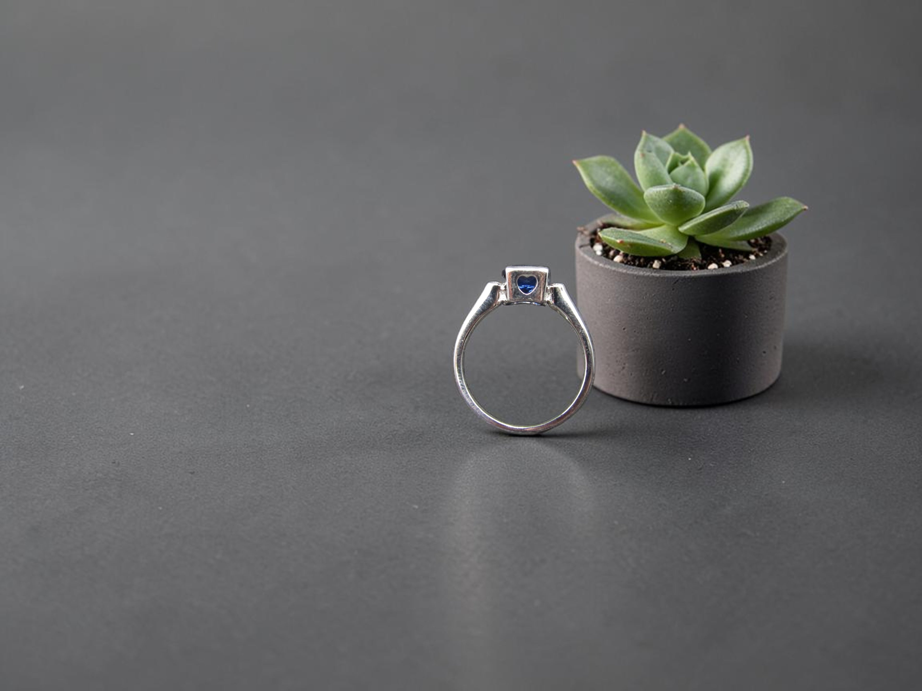 Anillo Cuadrado de Plata con Piedra Azul Zafiro