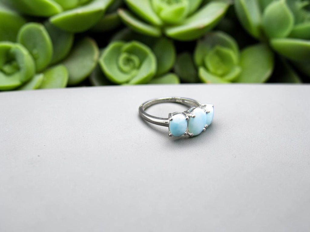 Anillo Trilogy de Plata con Tres Piedras Larimar