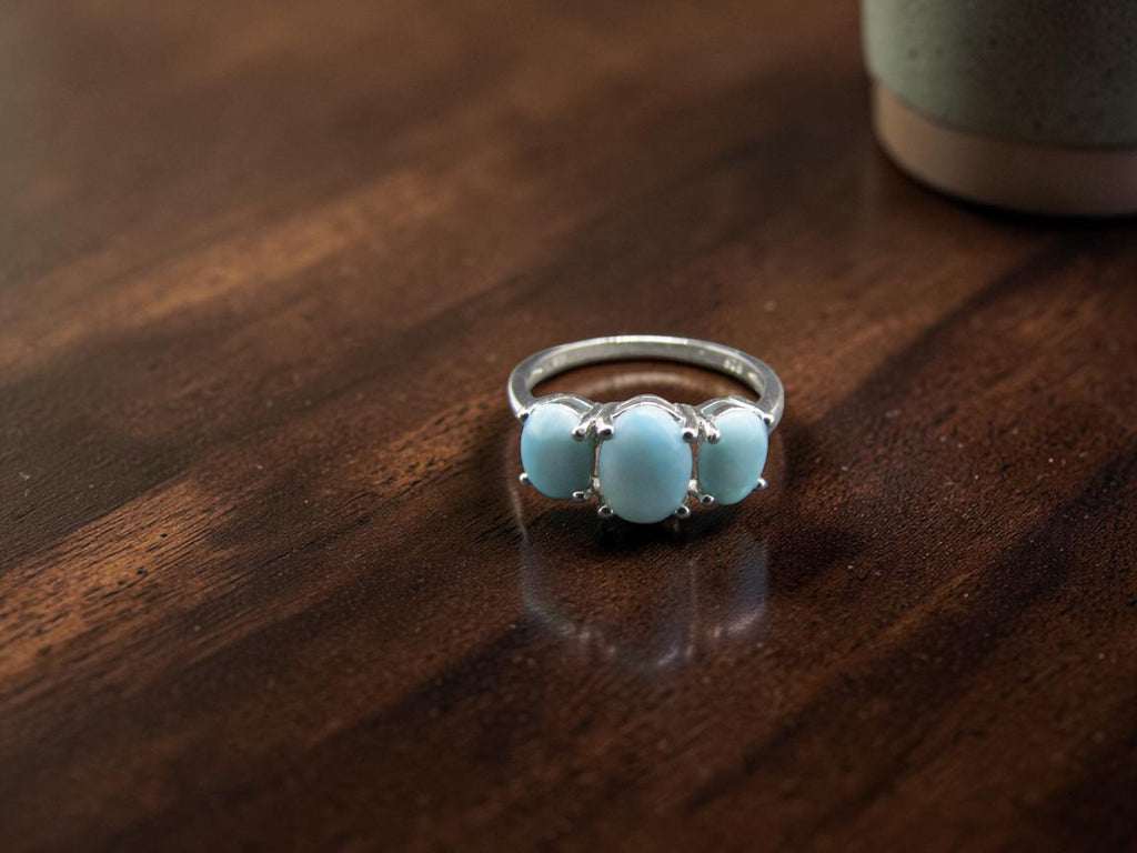 Anillo Trilogy de Plata con Tres Piedras Larimar