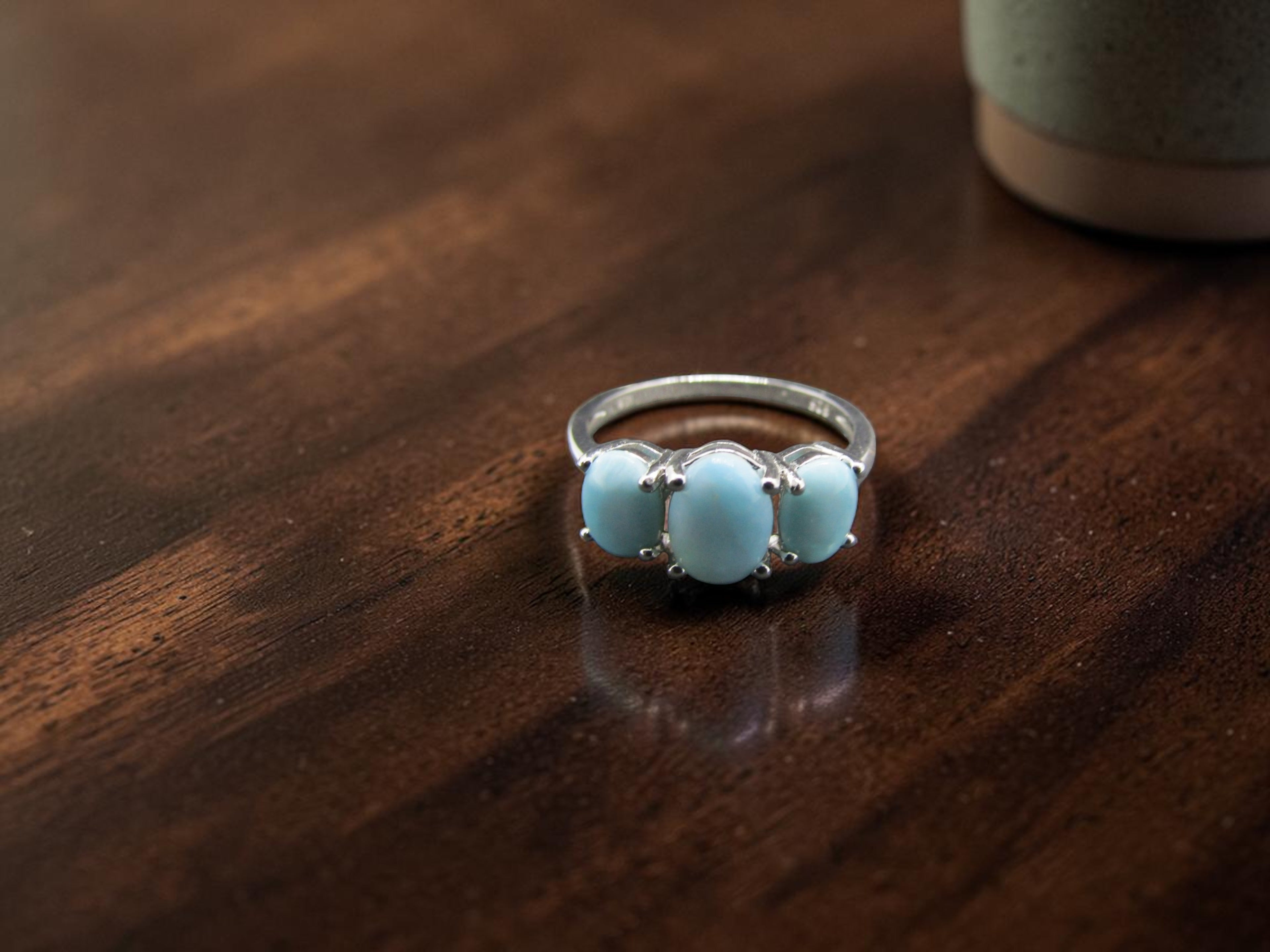 Anillo Trilogy de Plata con Tres Piedras Larimar