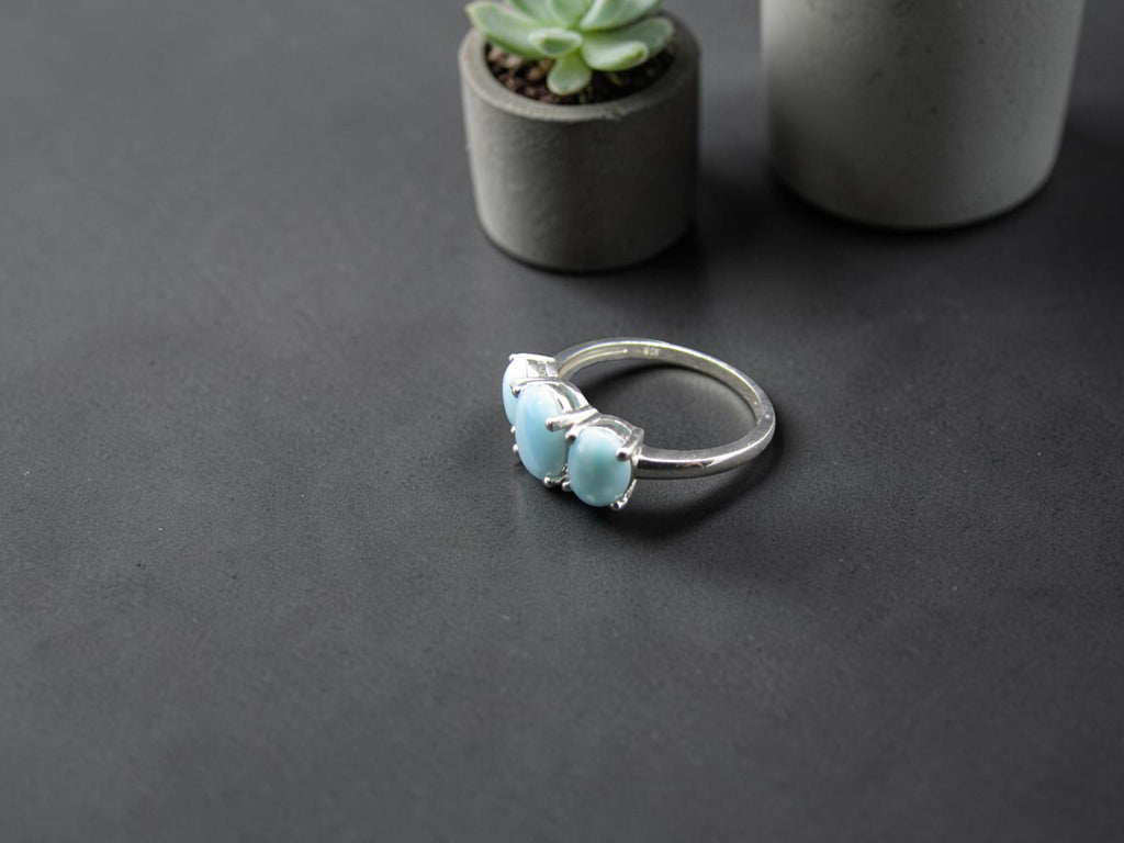 Anillo Trilogy de Plata con Tres Piedras Larimar