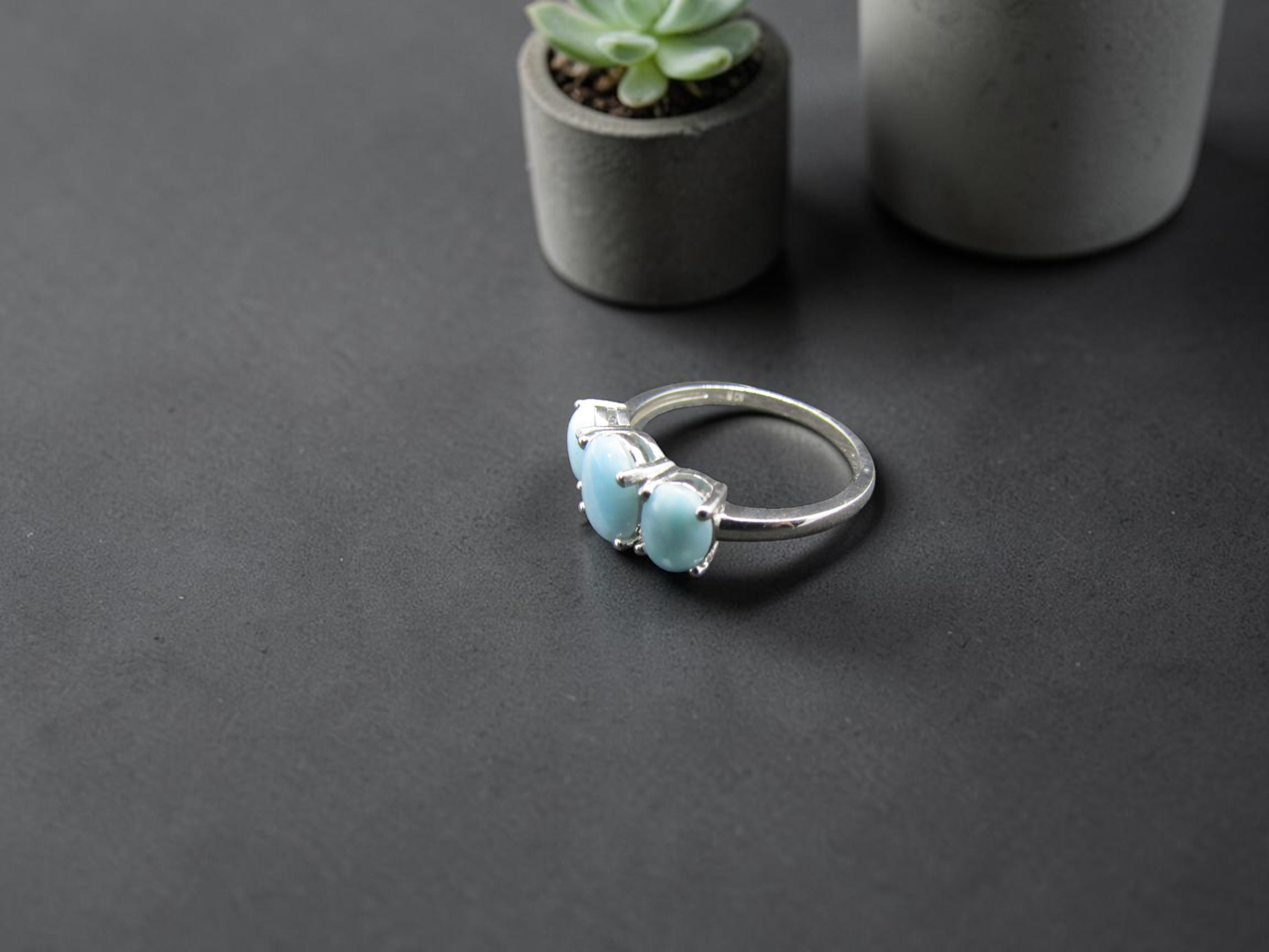 Anillo Trilogy de Plata con Tres Piedras Larimar