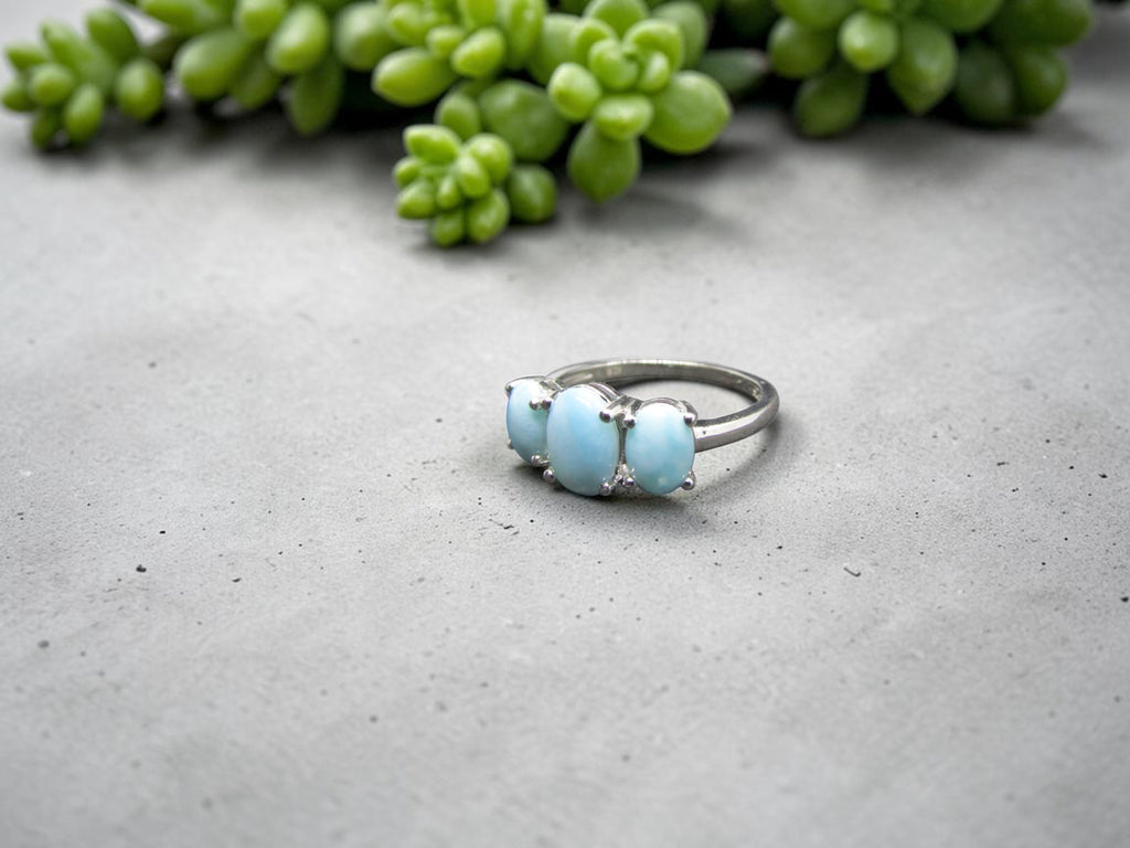 Anillo Trilogy de Plata con Tres Piedras Larimar