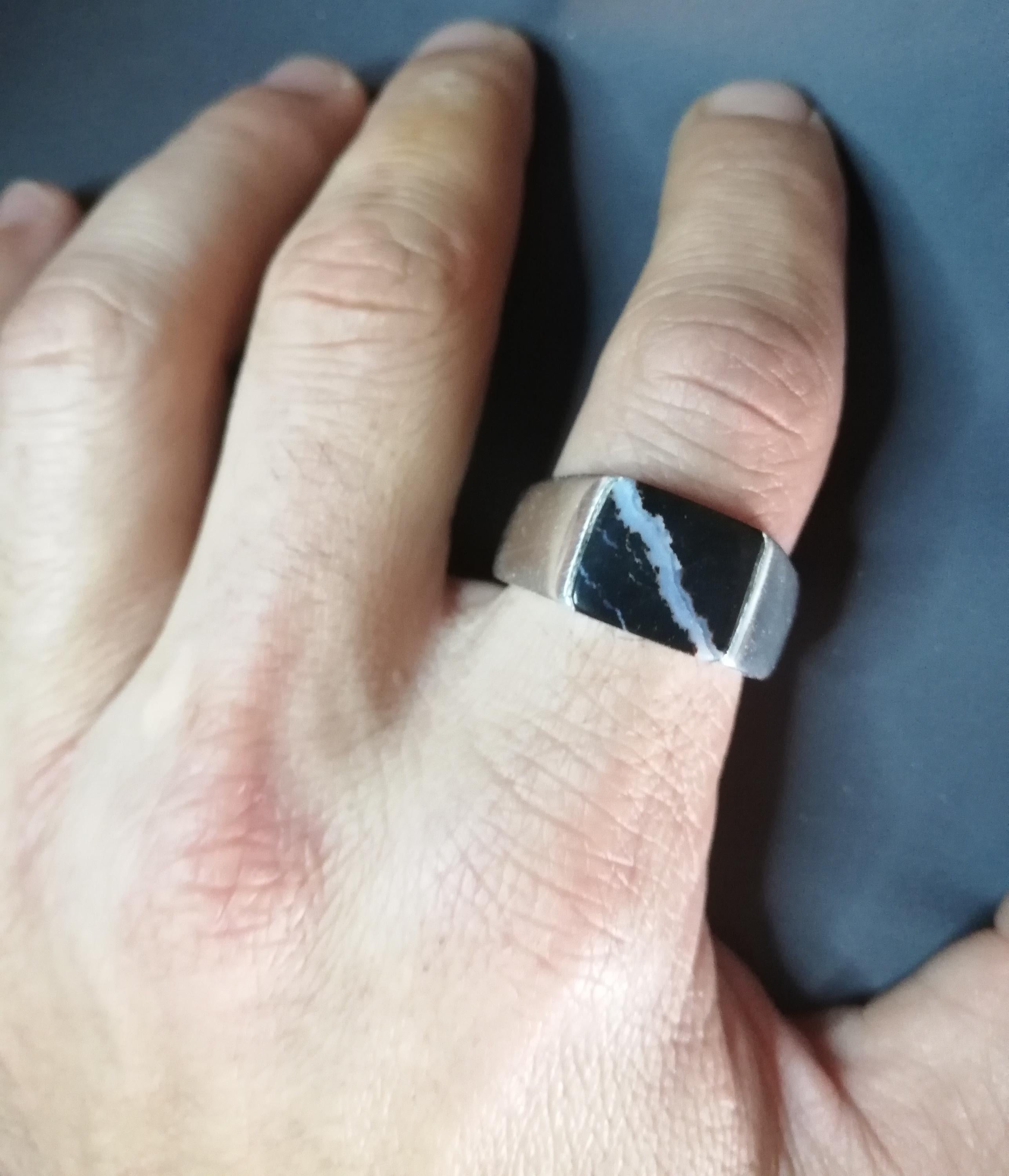 anillo de ónix con veta de cuarzo
