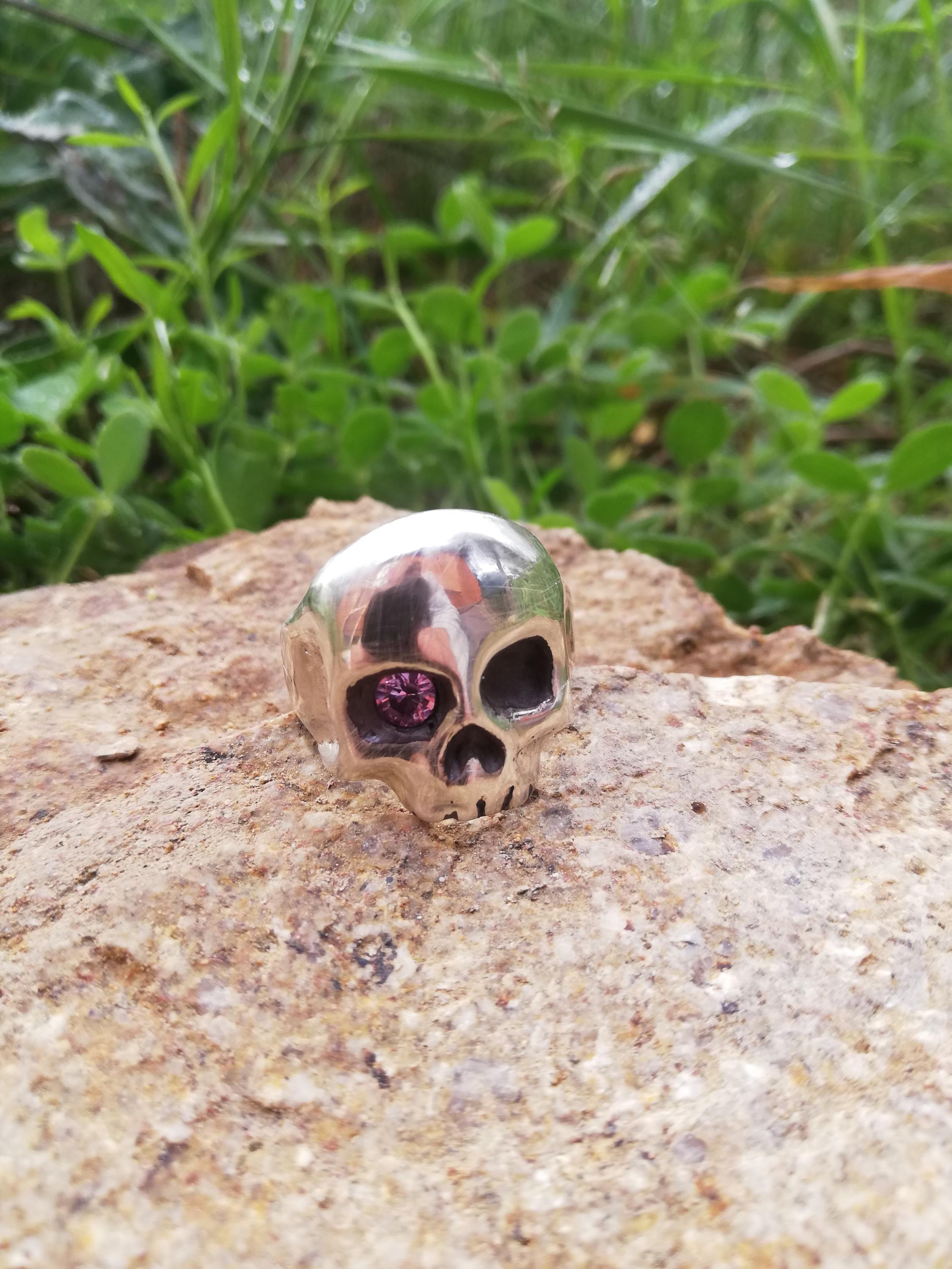 Anillo Calavera Artesanal en Plata de Ley amatista