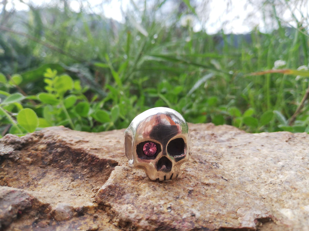 Anillo Calavera Artesanal en Plata de Ley amatista
