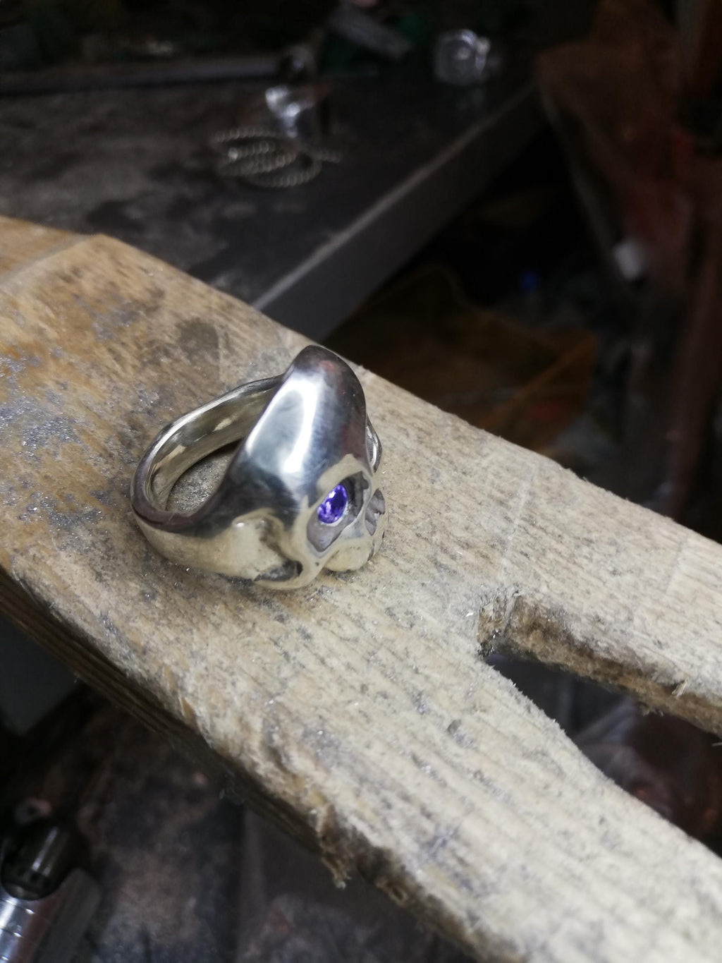Anillo Calavera Artesanal en Plata de Ley amatista
