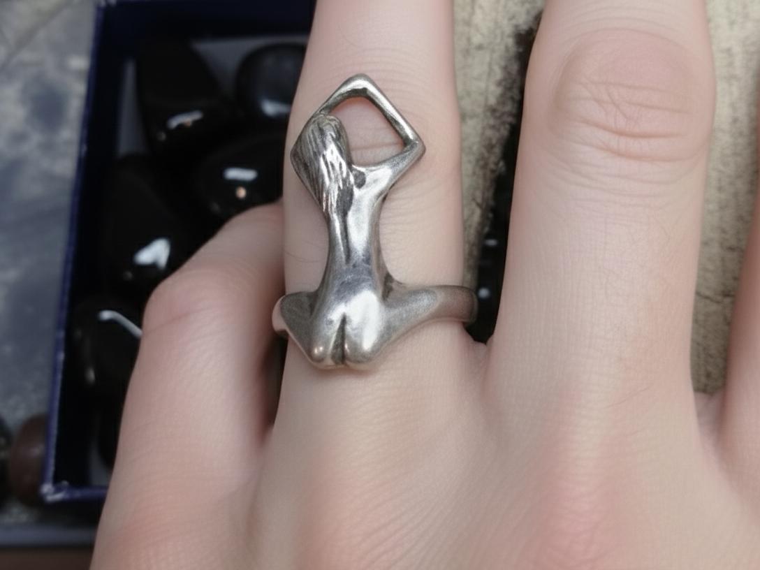 Anillo de Plata Mujer Desnuda