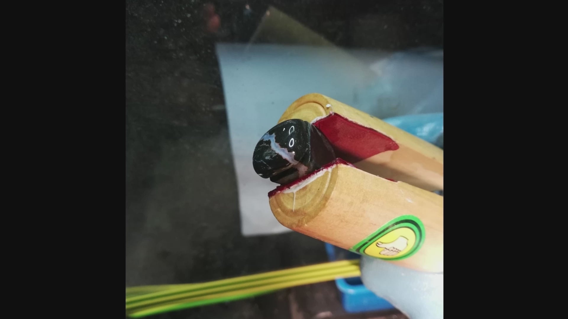 anillo de ónix con veta de cuarzo