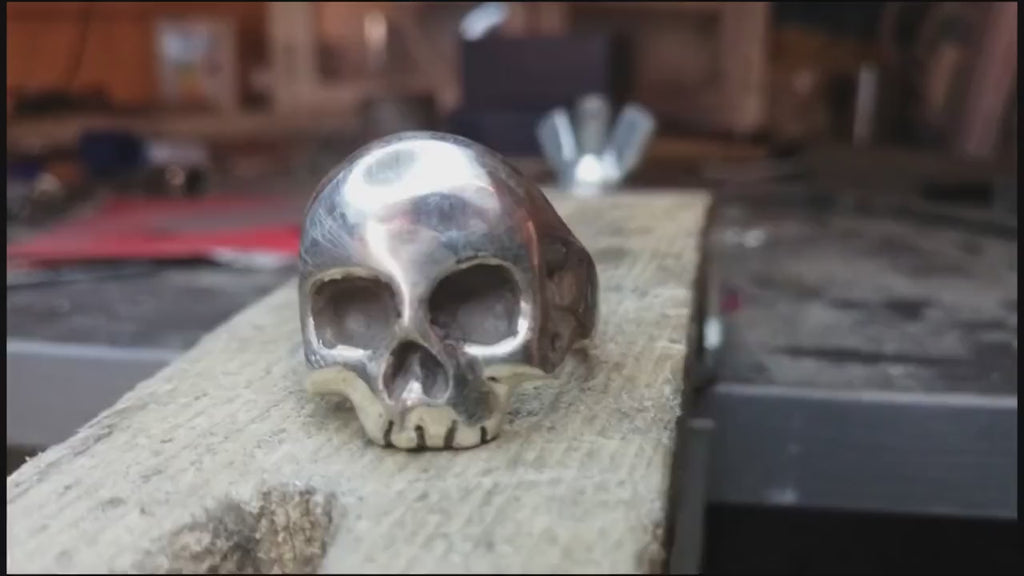 Anillo de Calavera en Plata de ley